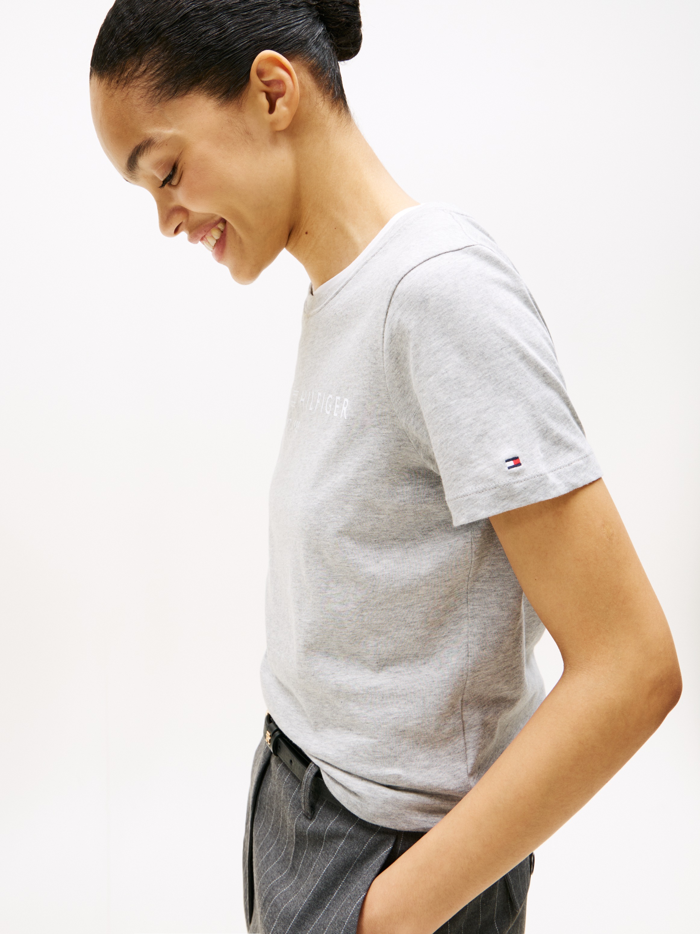 Tommy Hilfiger Kurzarmshirt "REG CORP LOGO C-NK mit Logoschriftzug und Stic günstig online kaufen