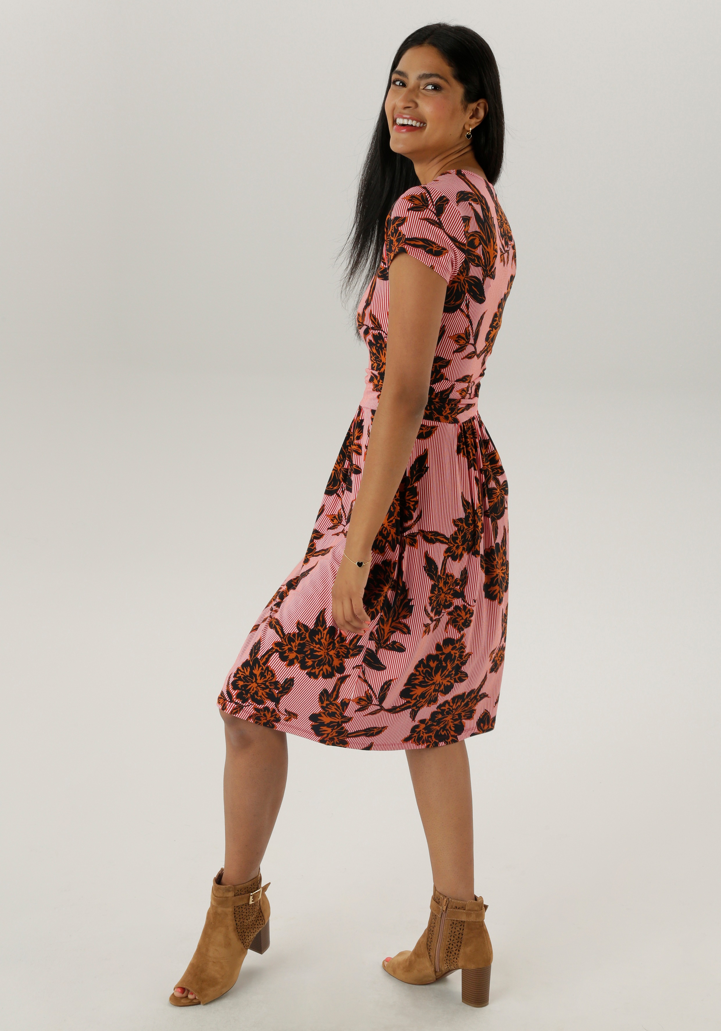 Thumbnail - Aniston SELECTED Sommerkleid, mit abstrakter Blüten- und Blättermusterung