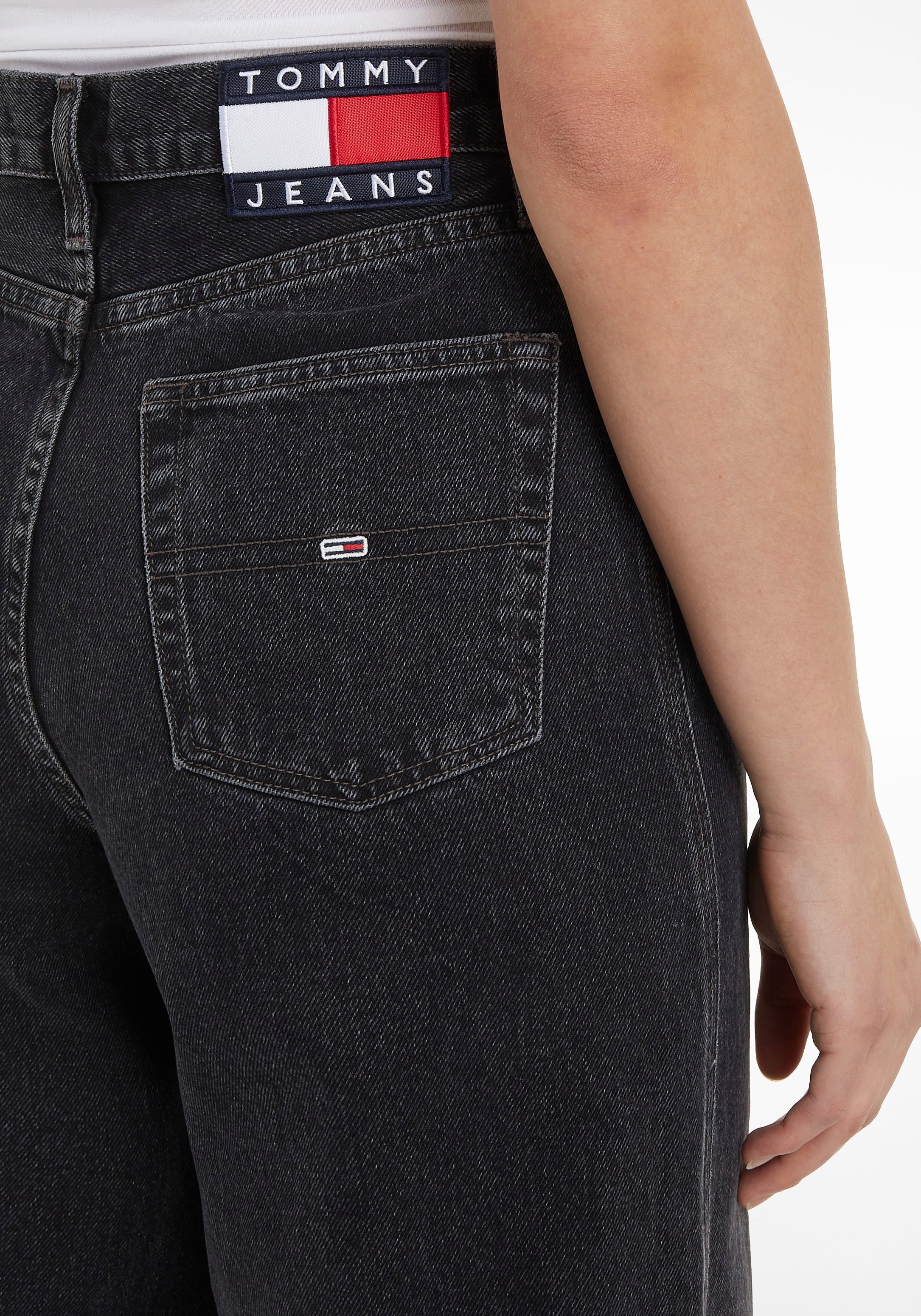 Tommy Jeans Weite | für BAUR Tommy Jeans, kaufen mit Jeans Logobadges