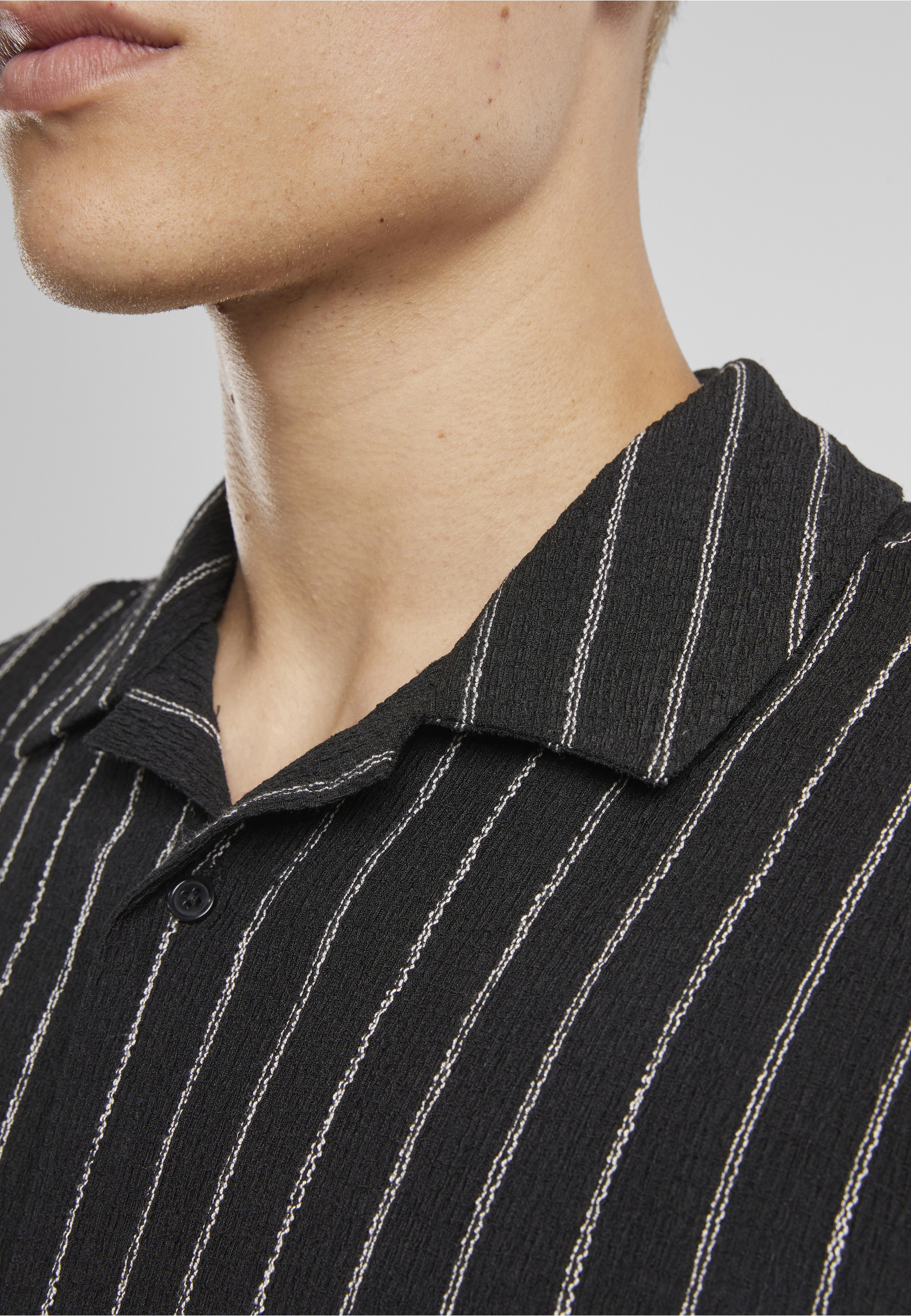URBAN CLASSICS Langarmhemd »Urban Classics Striped Crinkle Resort Shirt« 1