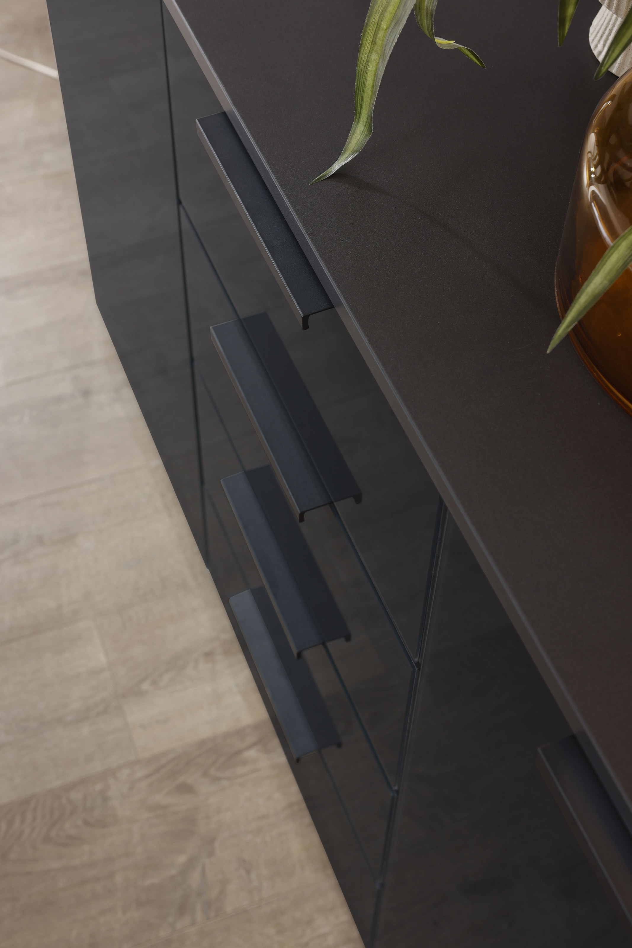 rauch Schubkastenkommode »Sideboard Kommode Kombikommode KOLUNA mit Glasfront«, (Breite 120 cm inkl. Soft-Close-Funktion), vier große Schubladen, mit insgesamt 4 Einlegeböden MADE IN GERMANY