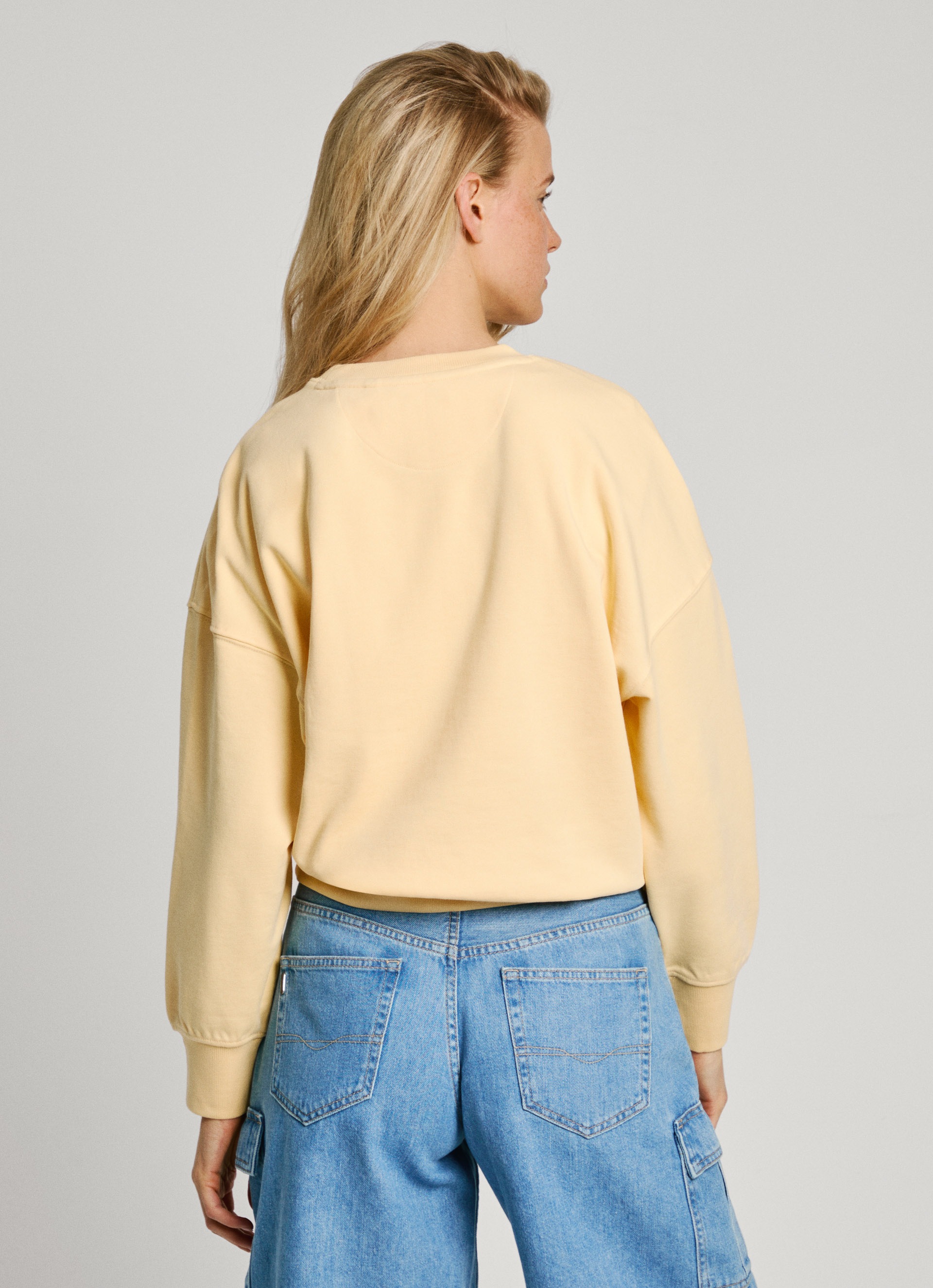 Pepe Jeans Sweatshirt "EVELYN", mit kleiner Ton-in-Ton Logostickerei günstig online kaufen