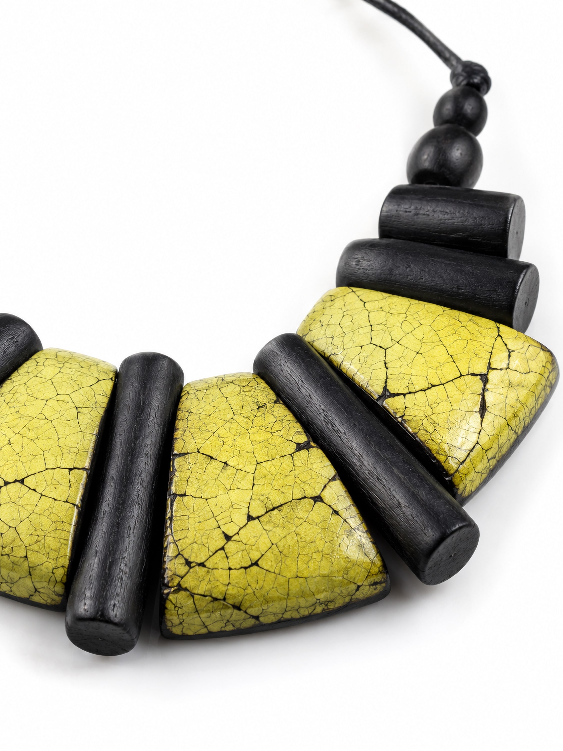 COLLEZIONE ALESSANDRO Kette mit Anhänger »Crackle« aus Holz mit gefärbter Eierschale