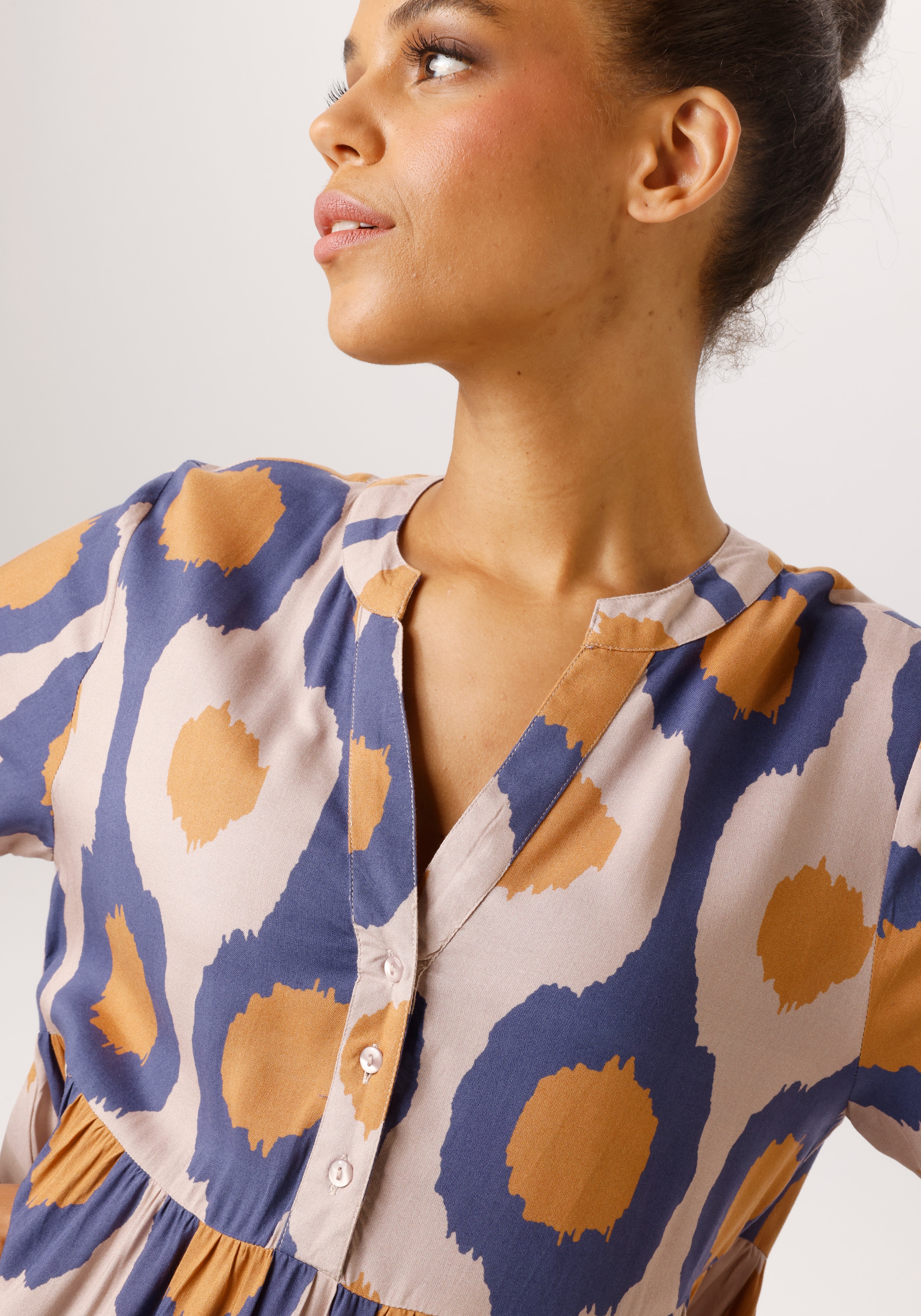 Aniston CASUAL Sommerkleid mit großflächigen, grafischen Druck - NEUE KOLLEKION