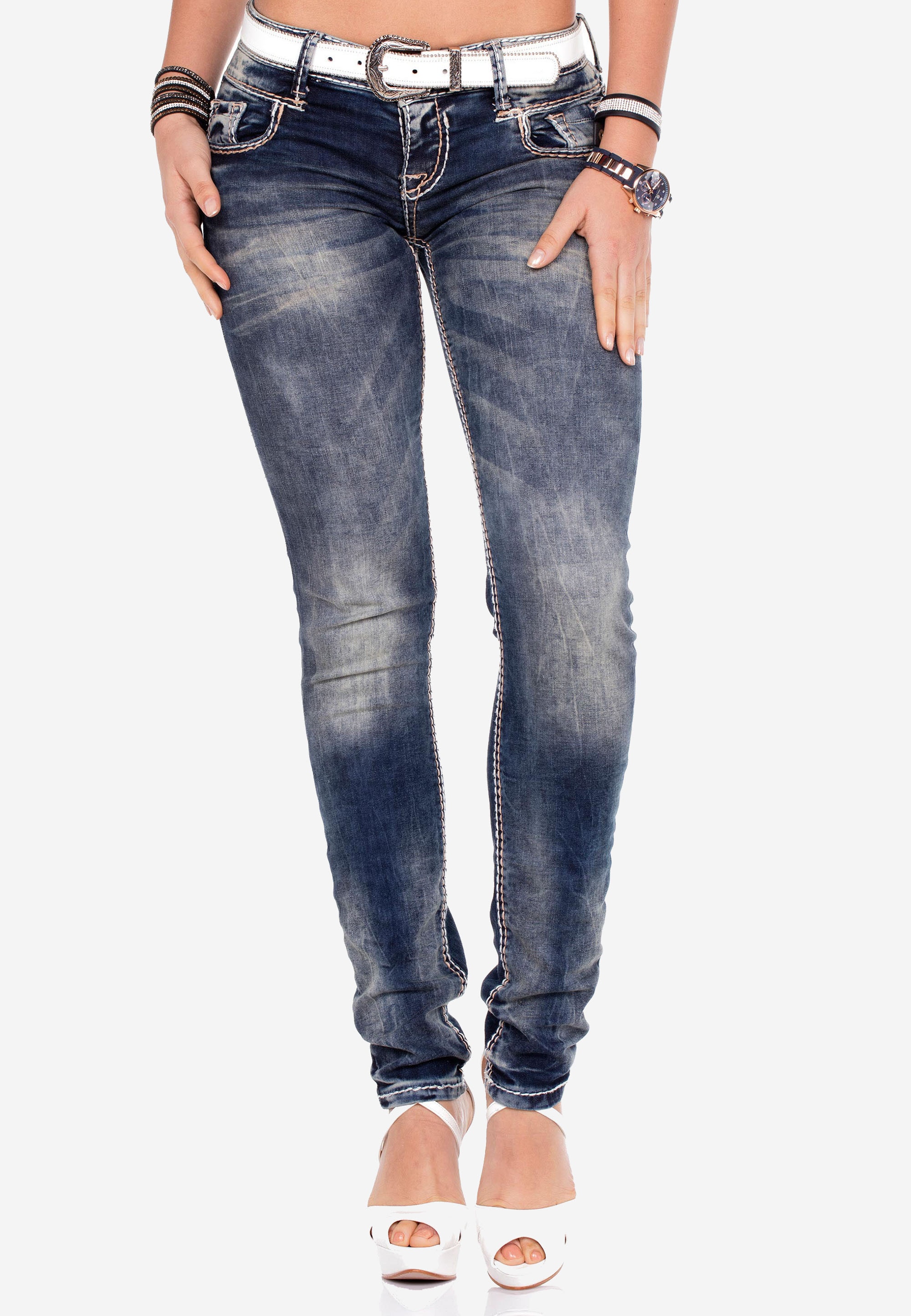 Slim-fit-Jeans, mit niedriger Taille in Straight Fit