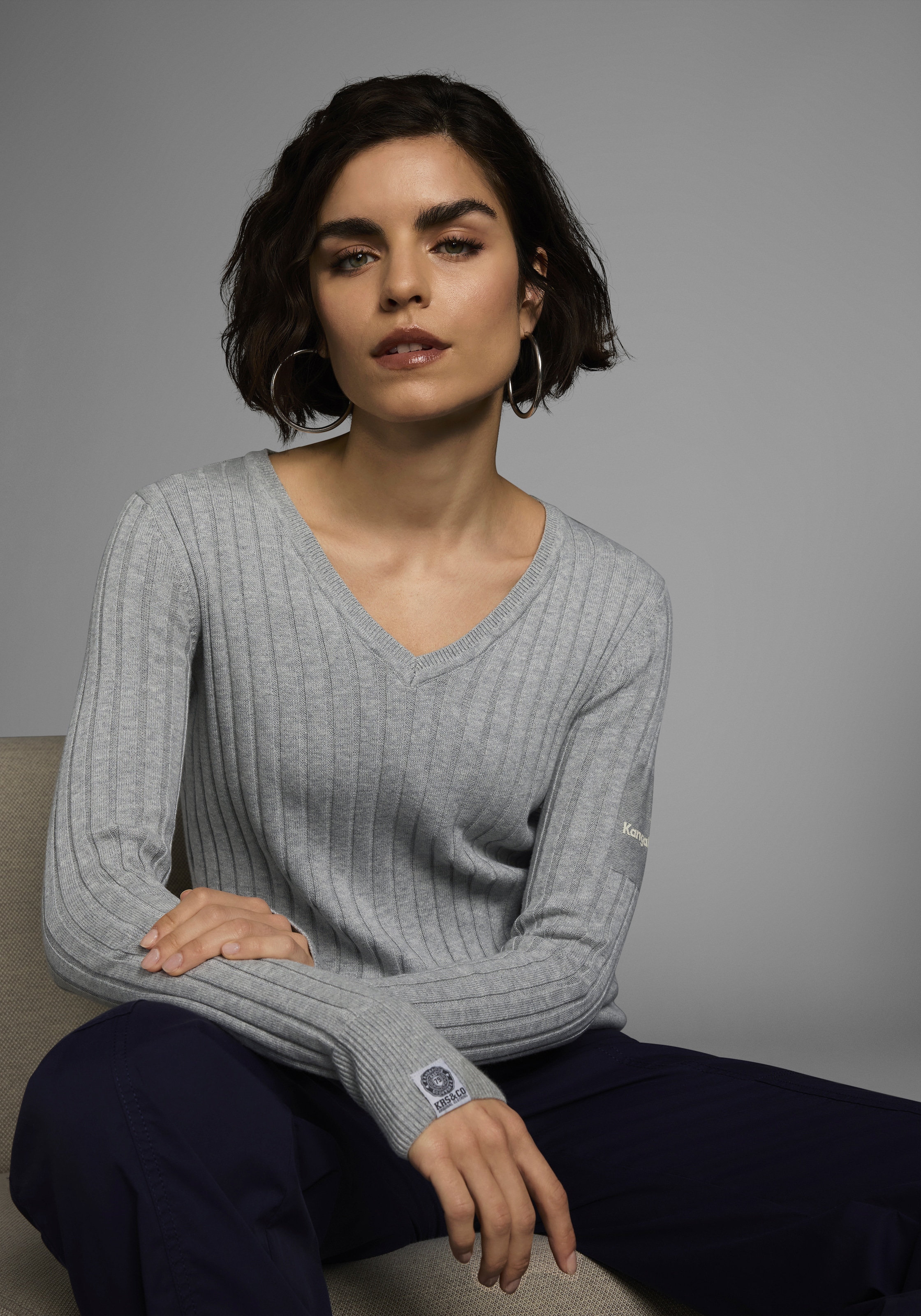KangaROOS V-Ausschnitt-Pullover, in breit geripptem Feinstrick