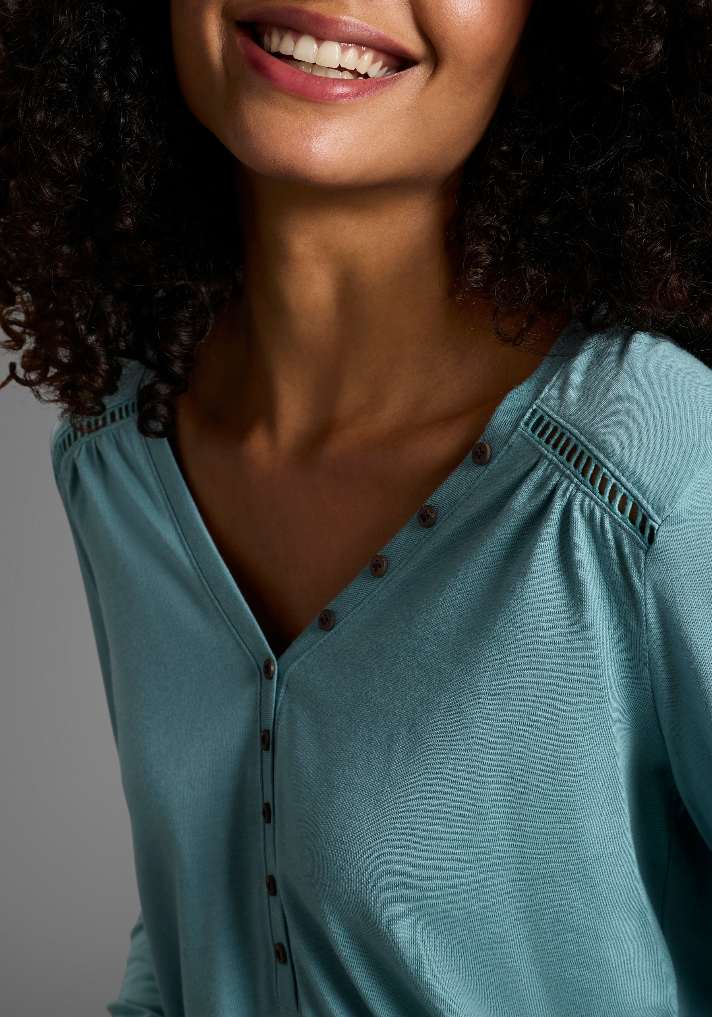 Thumbnail - KangaROOS Langarmshirt mit Knopfleiste und süßen Details