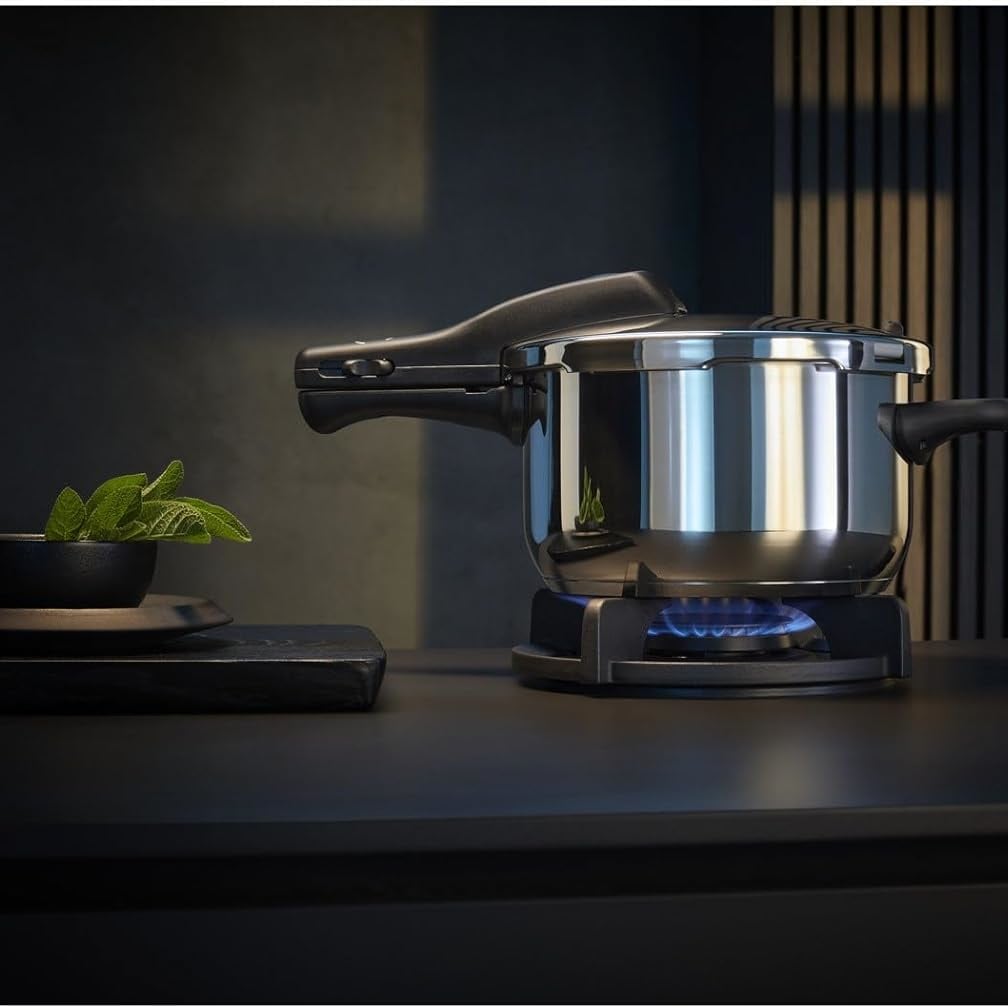 WMF Schnellkochtopf »Perfect One Pot, Dampfkochtopf Induktion 4,5l + 3l, großes Kochsignal« Set, 1x Schnellkochtopf 4,5 I mit Deckel und 1x Schnellbratpfanne 3,0 l, 2 Stk. tlg. Cromargan® Edelstahl Rostfrei 18/10