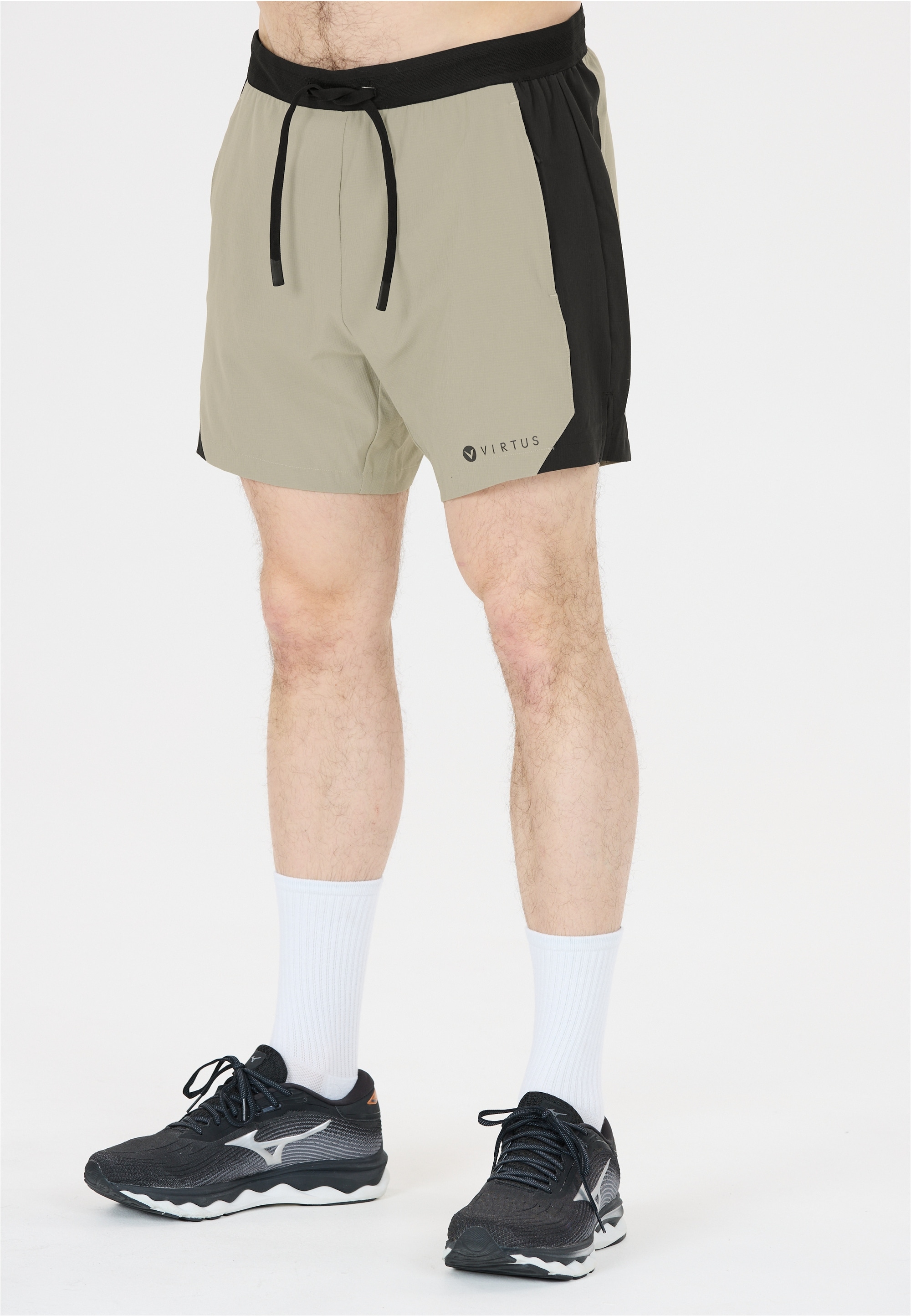 Virtus Shorts "Kylan" mit 4-Wege-Stretch für viel Bewegungsfreiheit