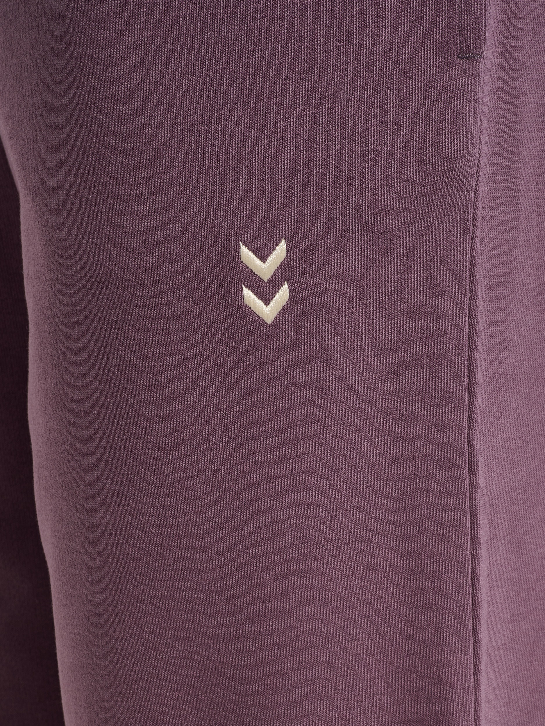hummel Jogginghose »HMLPULSE W SWEAT PANTS«  mit gesticktem Chevron-Logo, aus Baumwolle und Polyester