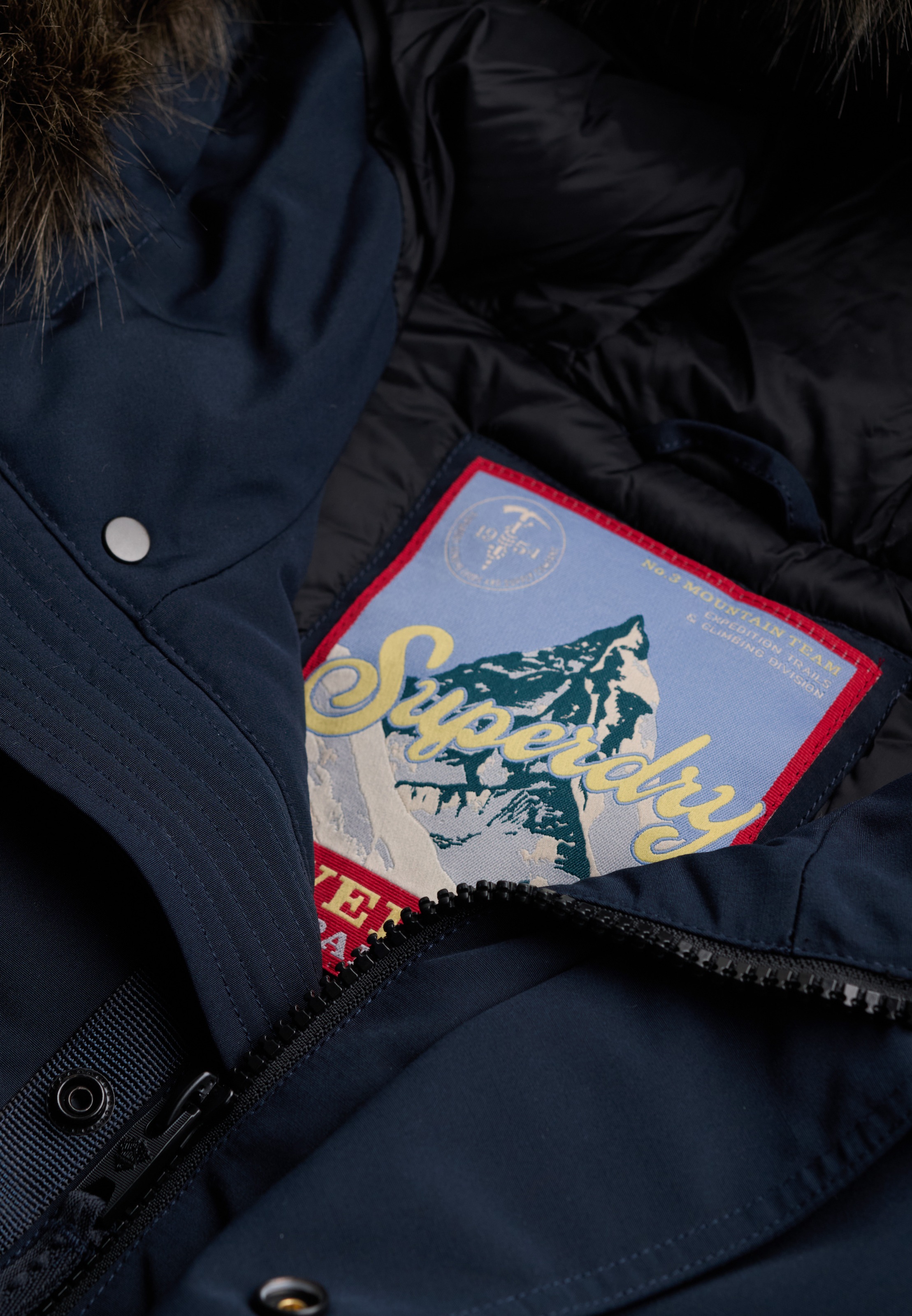 Superdry Bomberjacke »FAUX FUR EVEREST BOMBER JACKET« mit Kapuze Kunstfaser, relaxed fit