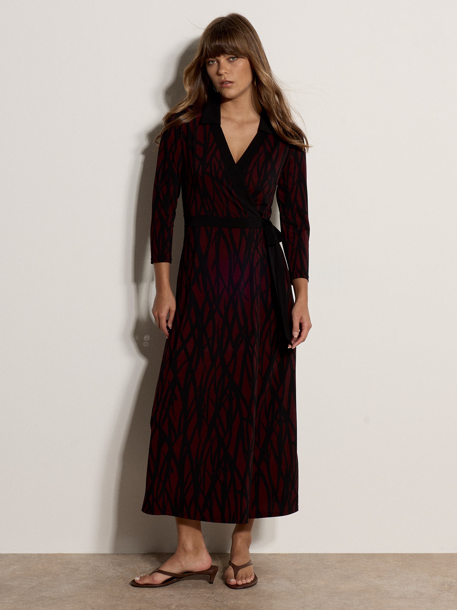 Apricot Maxikleid »Langes Kleid im Wickelstil« mit abstraktem Print