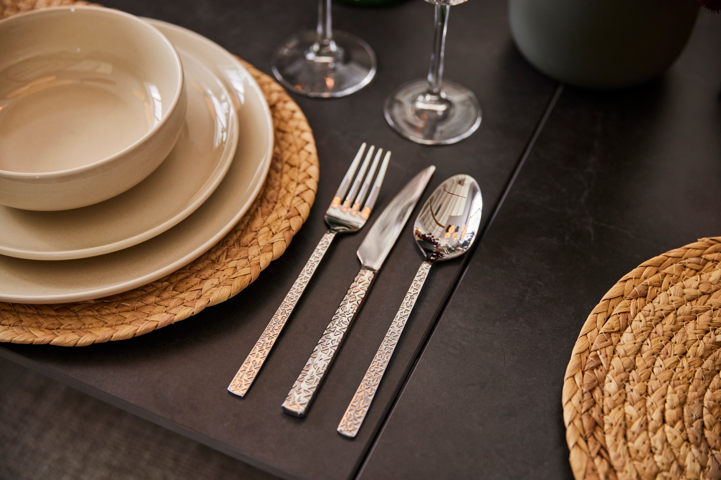 Mulex Besteck-Set »Besteck Siena, mit feiner Hammerschlag-Struktur« elegantes Besteck mit beeindruckend schöner Optik