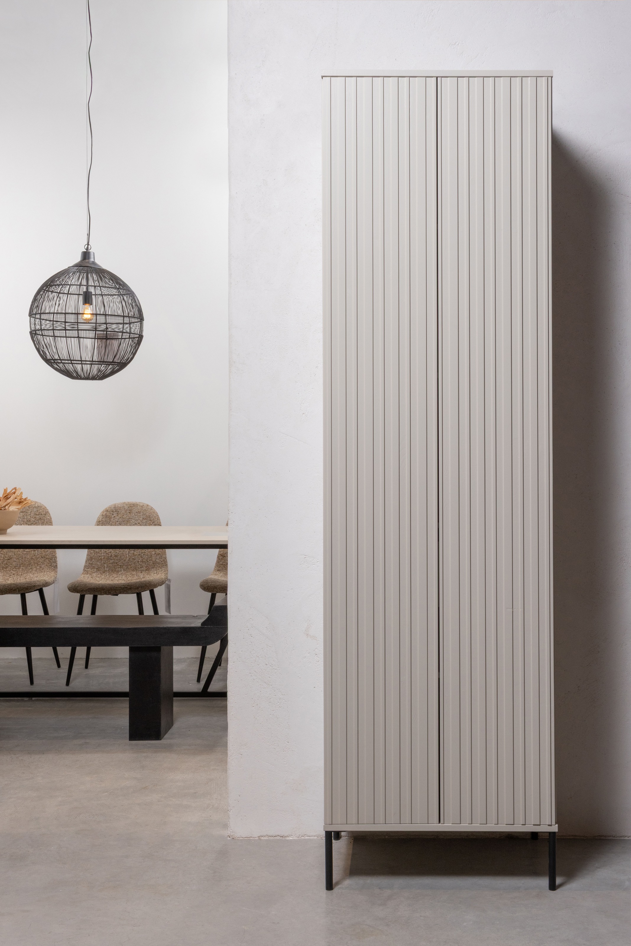 WOOOD Highboard »WOOOD NEW GRAVURE SCHRANK MIT SCHUBLADEN KIEFER DUST [fsc]« Gravure New Hochschrank von WOOOD mit Stauraum, Stil und Push-to-Open