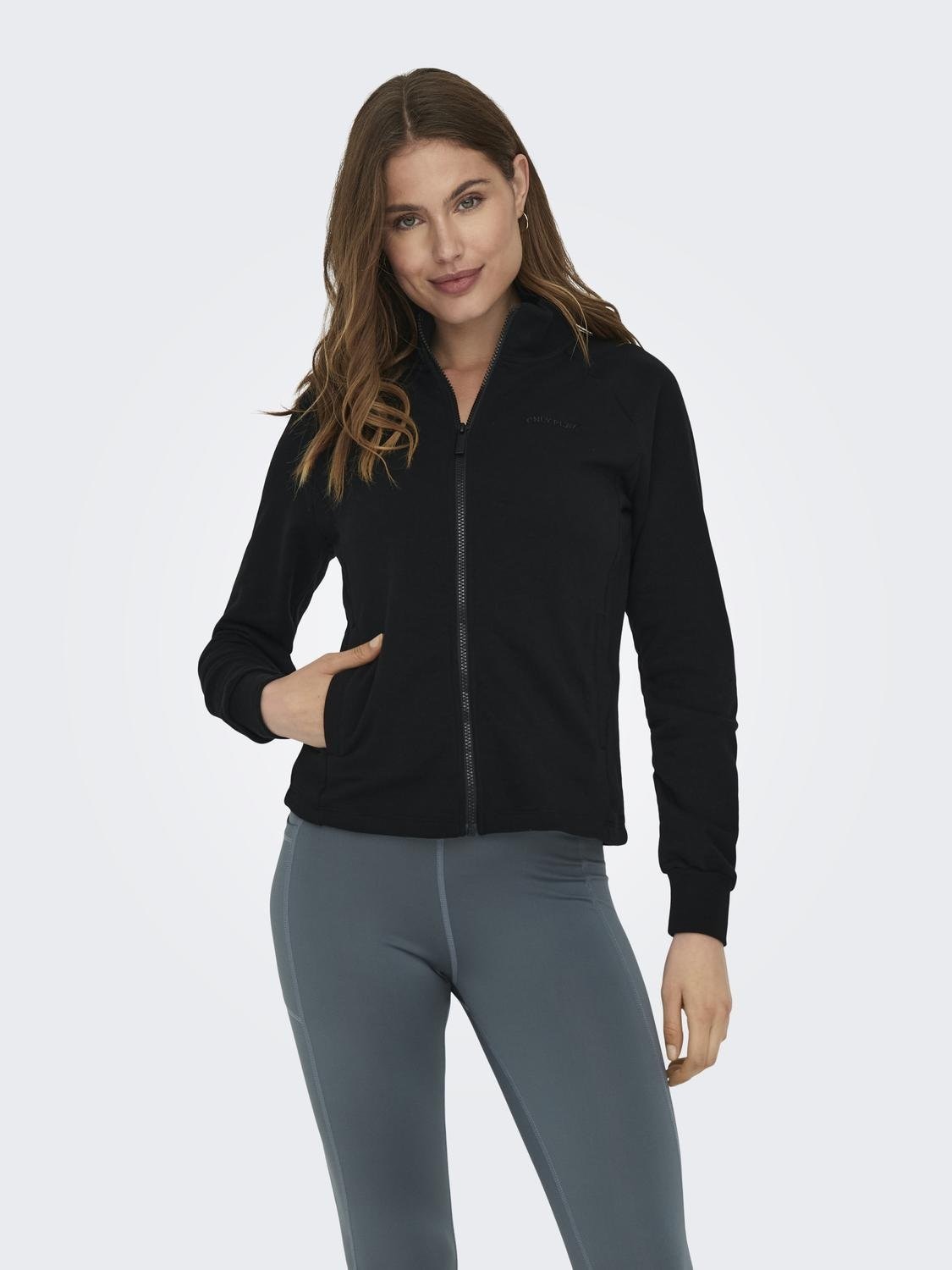 ONLY Play Sweatjacke "ONPMELINA LS HN ZIP SWT NOOS" aus Baumwolle und Polyester, normale Passform, mit Stehkragen, Langarm