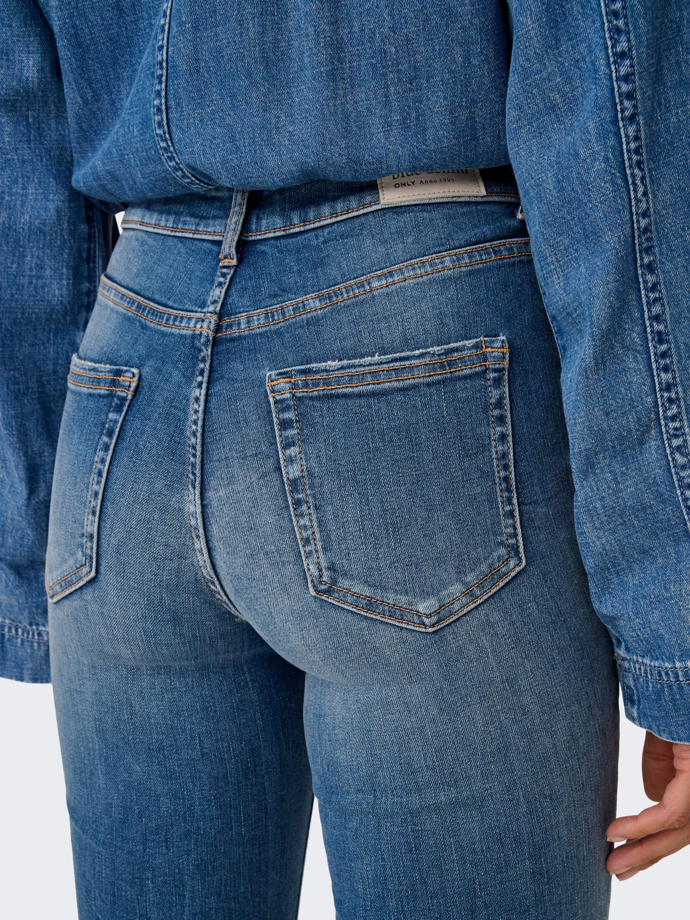 ONLY Bootcut-Jeans »ONLBLUSH MID FLARED DNM DOT741 NOOS«