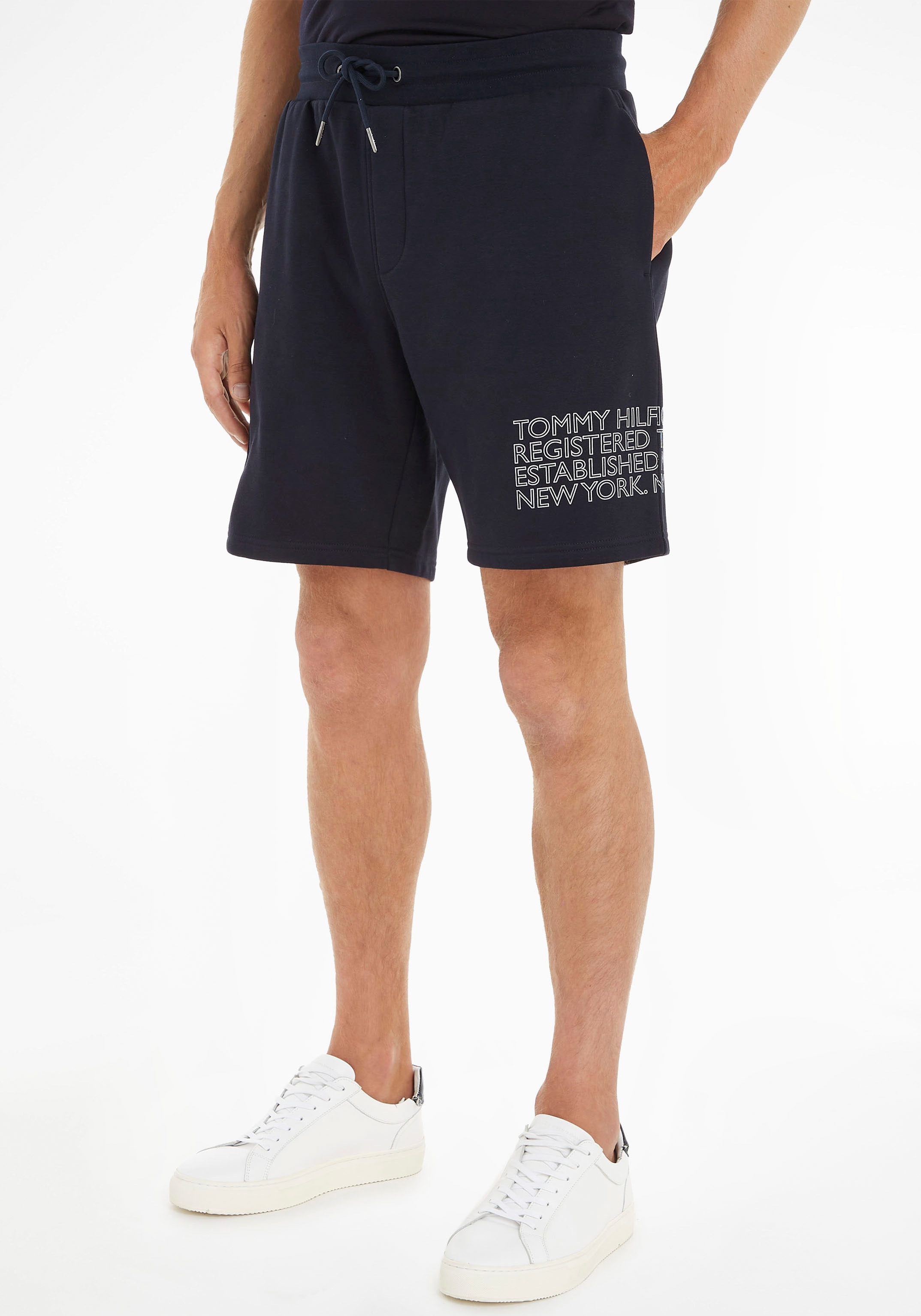 Tommy Hilfiger Stoffhose »BADGED GRAPHIC CARGO SHORT«, mit Tommy Hilfiger Markendesign