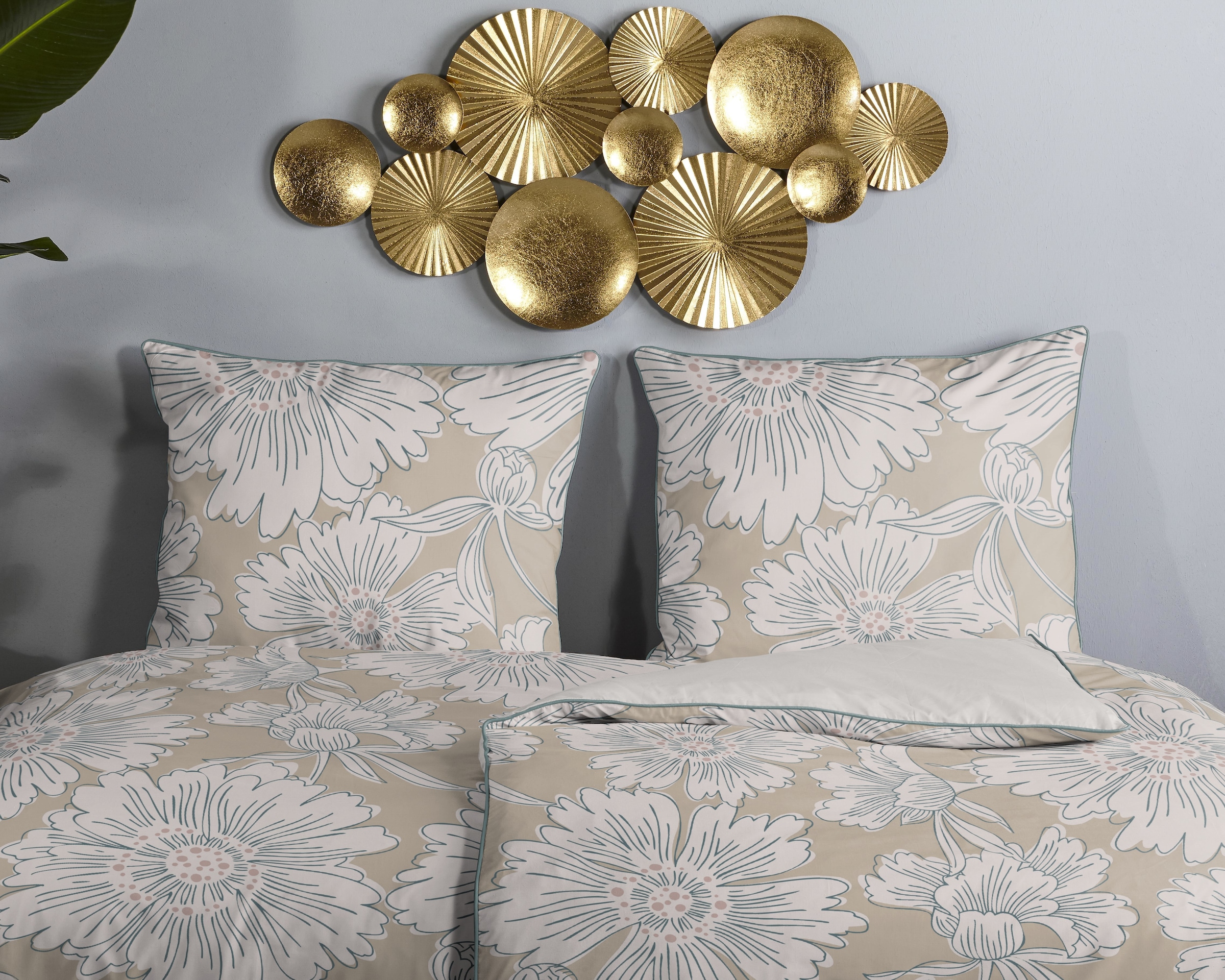 Descanso Wendebettwäsche »Ancona« 2 Satin, Reißverschluss, Paspel, Biese, Wendeoptik, Luxe, Blume