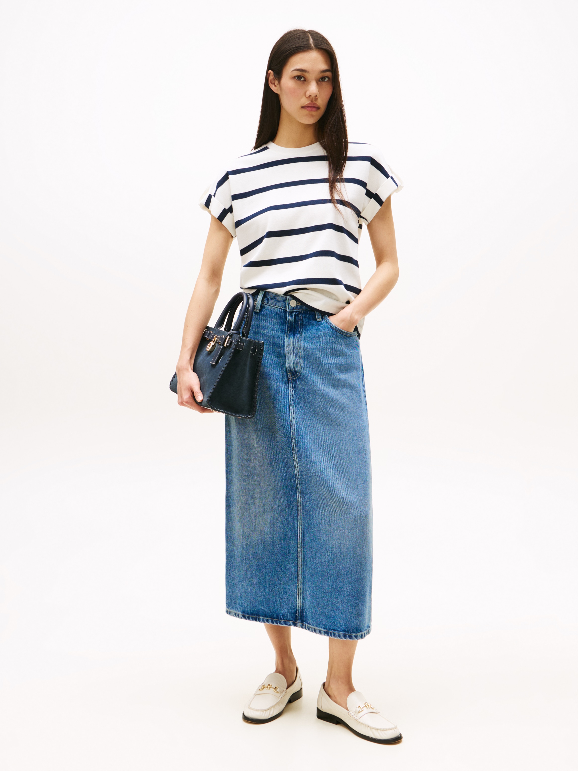 Tommy Hilfiger Kurzarmshirt »GOLD BUTTON MDRN C-NK SS TEE«, mit goldfarbenen Knopf