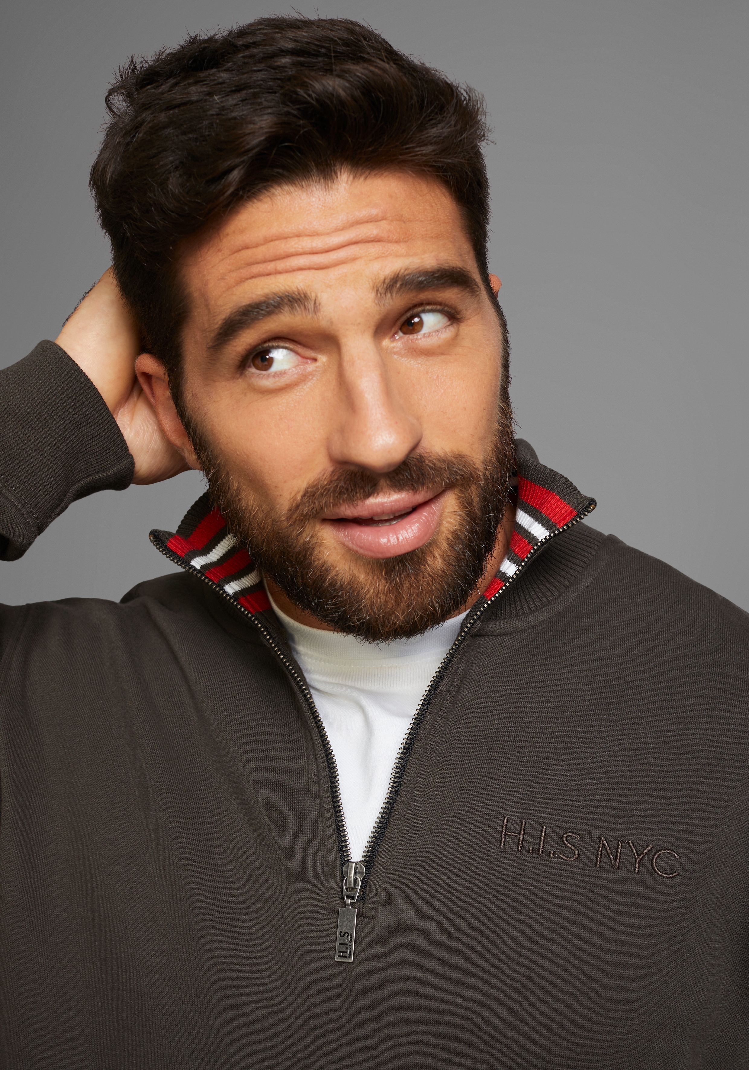 Thumbnail - H.I.S Sweatshirt, unifarben, aus dehnbarer Sweatware, mit Logostickerei