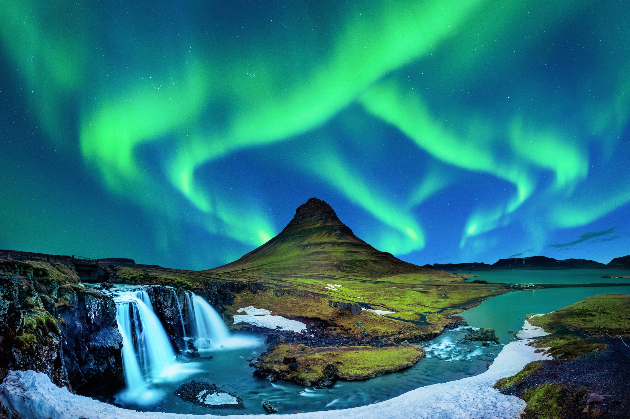 Papermoon Fototapete "KIRKJUFELL-NORDLICHT ISLAND GEBIRGE WASSERFALL FLUSS"