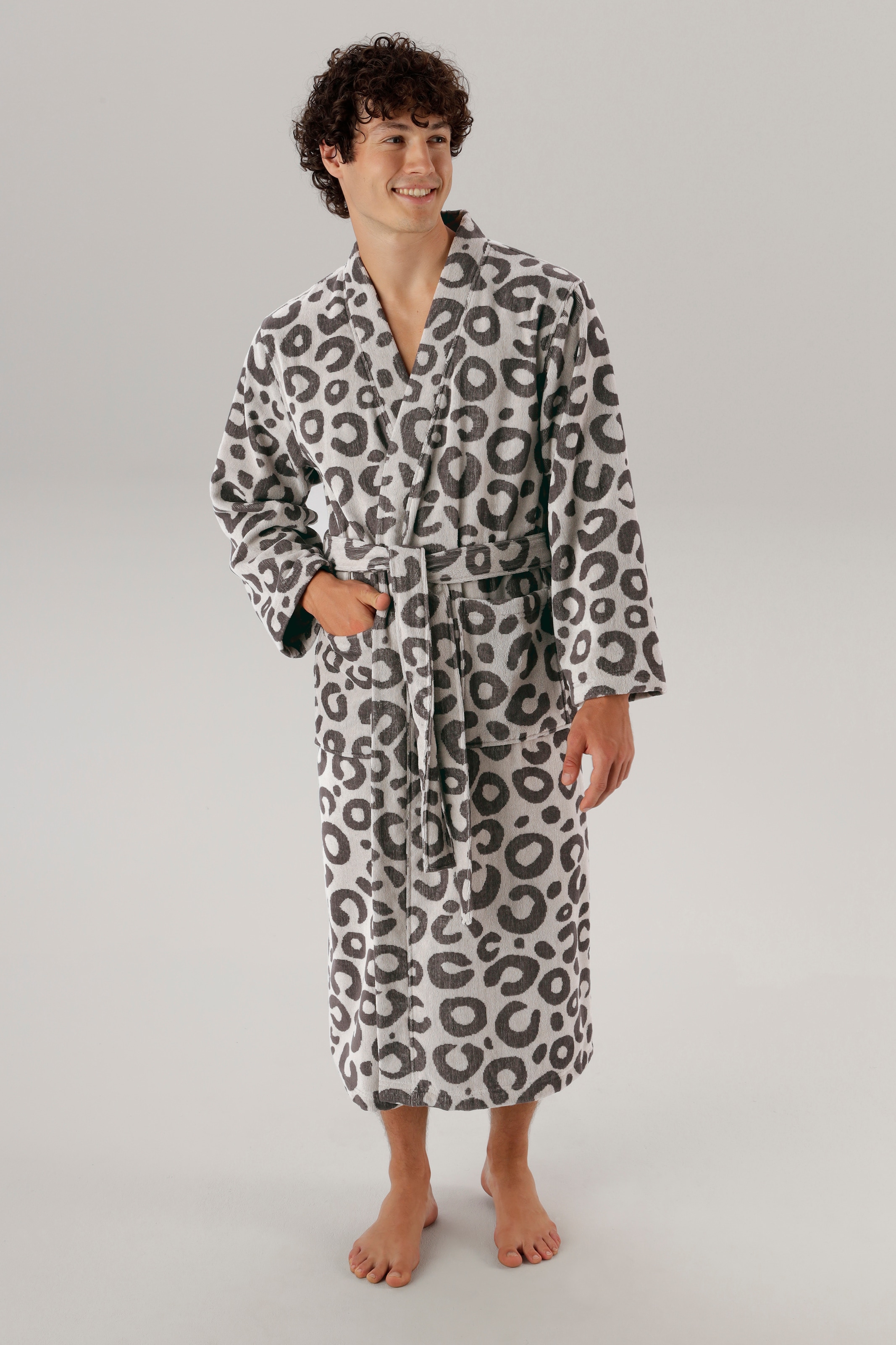 OTTO home Unisex-Bademantel »Anna Leo, ideal für Sauna & Spa, Hotelbademantel, Morgenmantel« 1 Stk. für Damen & Herren, mit Taschen, S-3XL, mit trendigem Animal-Print
