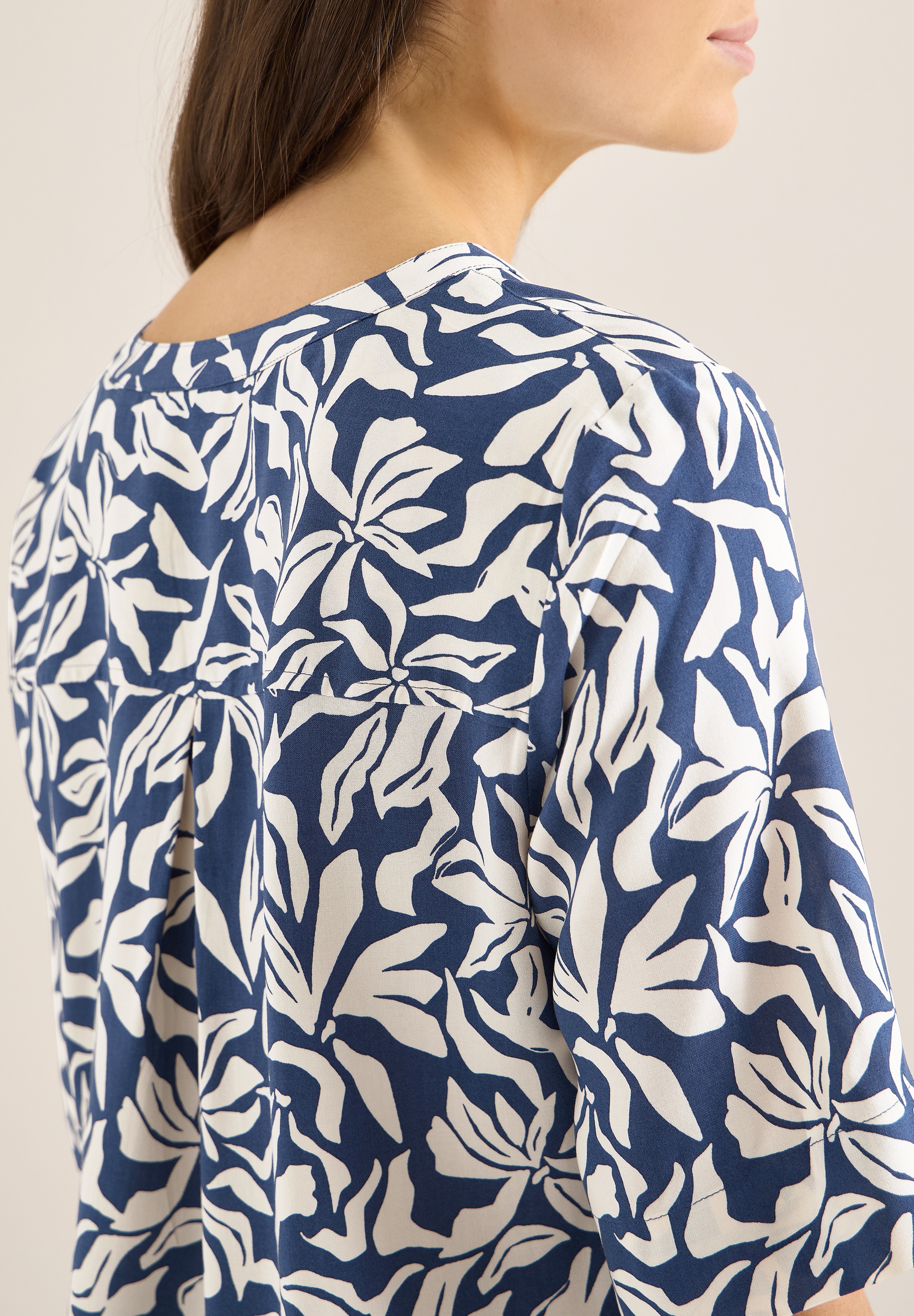 Thumbnail - Cecil Druckbluse mit Split Neck und grafischem Muster