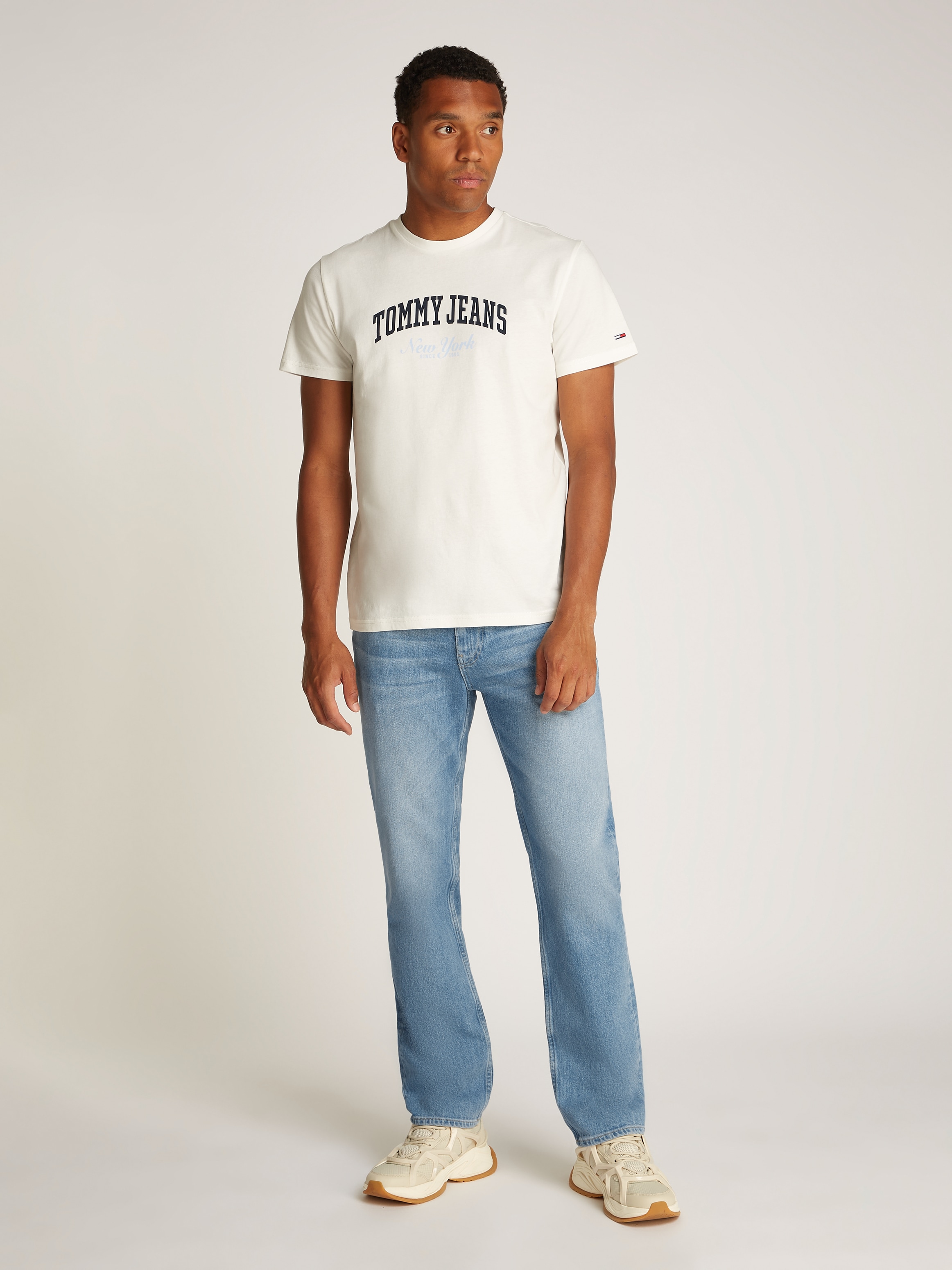 Tommy Jeans Regular-fit-Jeans »RYAN RGLR STRGHT«, mit Logoprägung