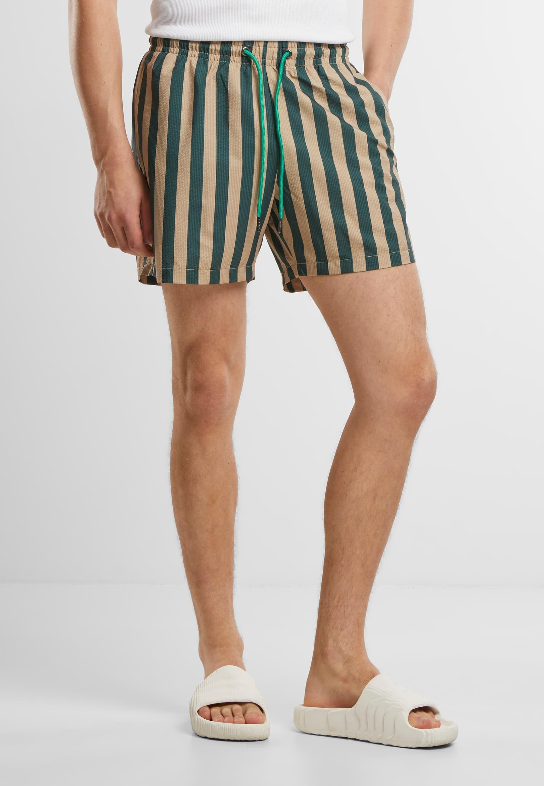 URBAN CLASSICS Badeshorts »Urban Classics Striped Seersucker Swim Shorts«