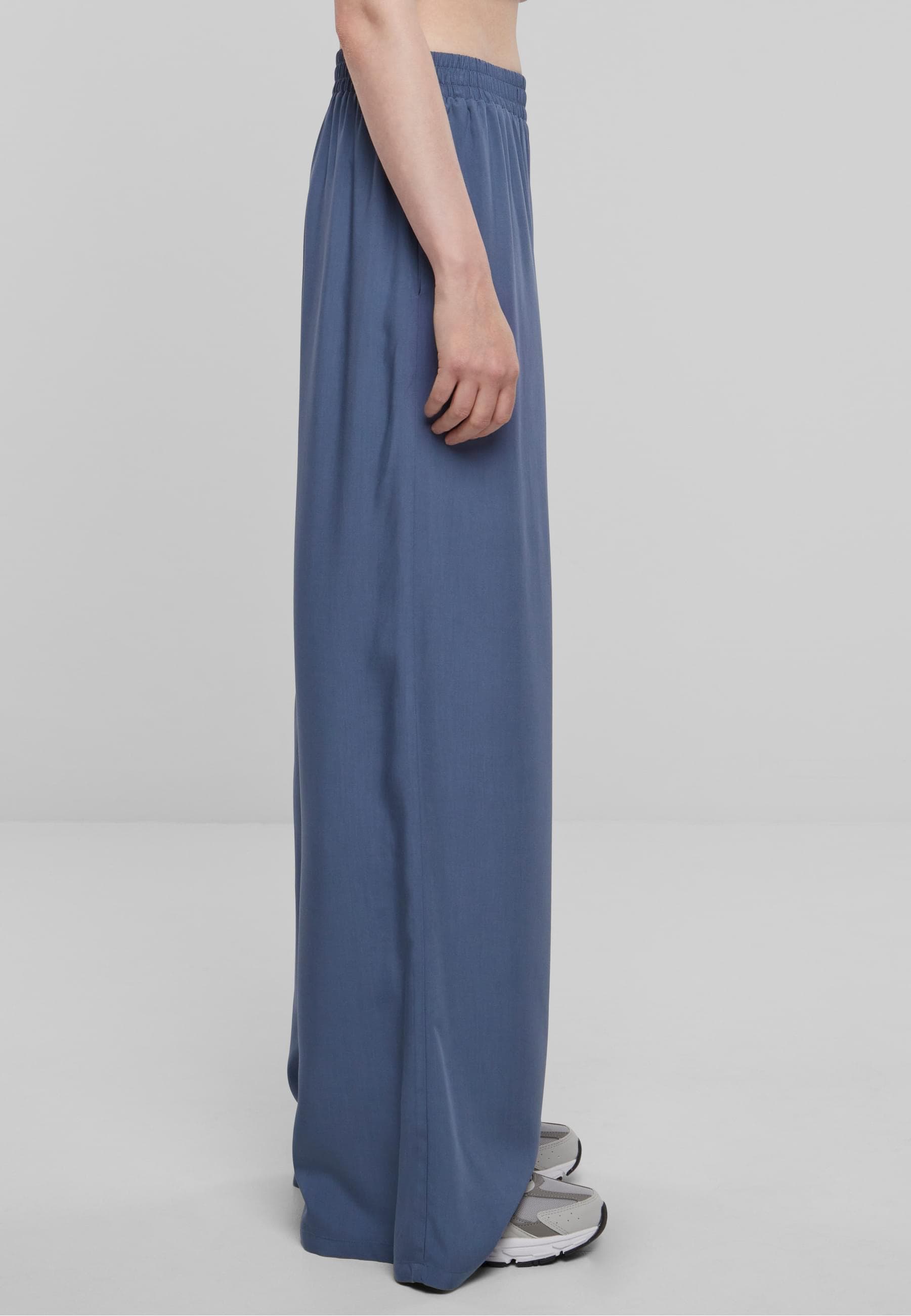 URBAN CLASSICS Stoffhose »Urban Classics Damen Ladies Wide Leg Viscose Pants«, (1 tlg.)