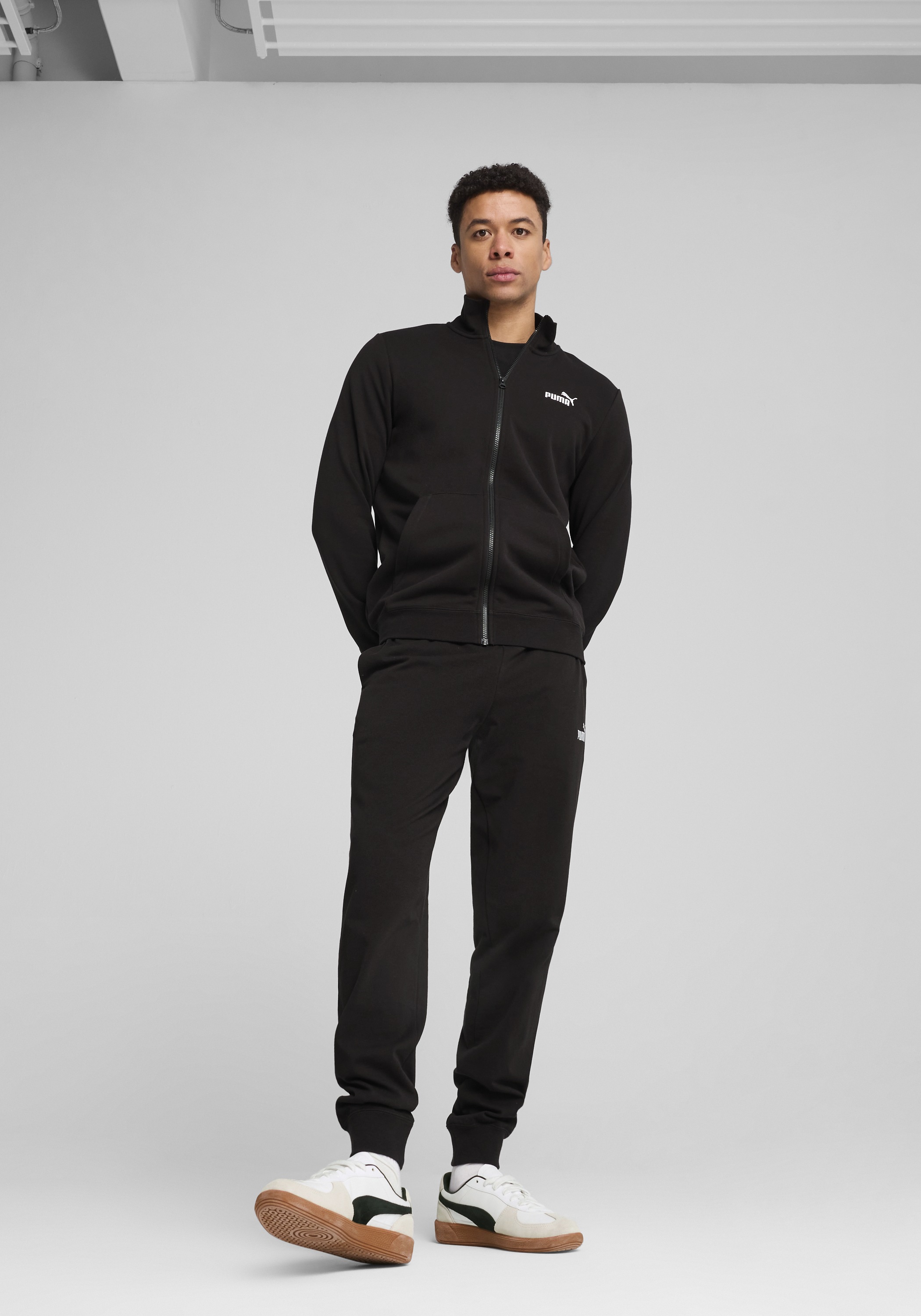 PUMA Trainingsjacke »ESS NO 1 LOGO TRACK JACKET TR« ohne Kapuze mit Stehkragen, Regular Fit, mit Kängurutasche, mit Reißverschluss