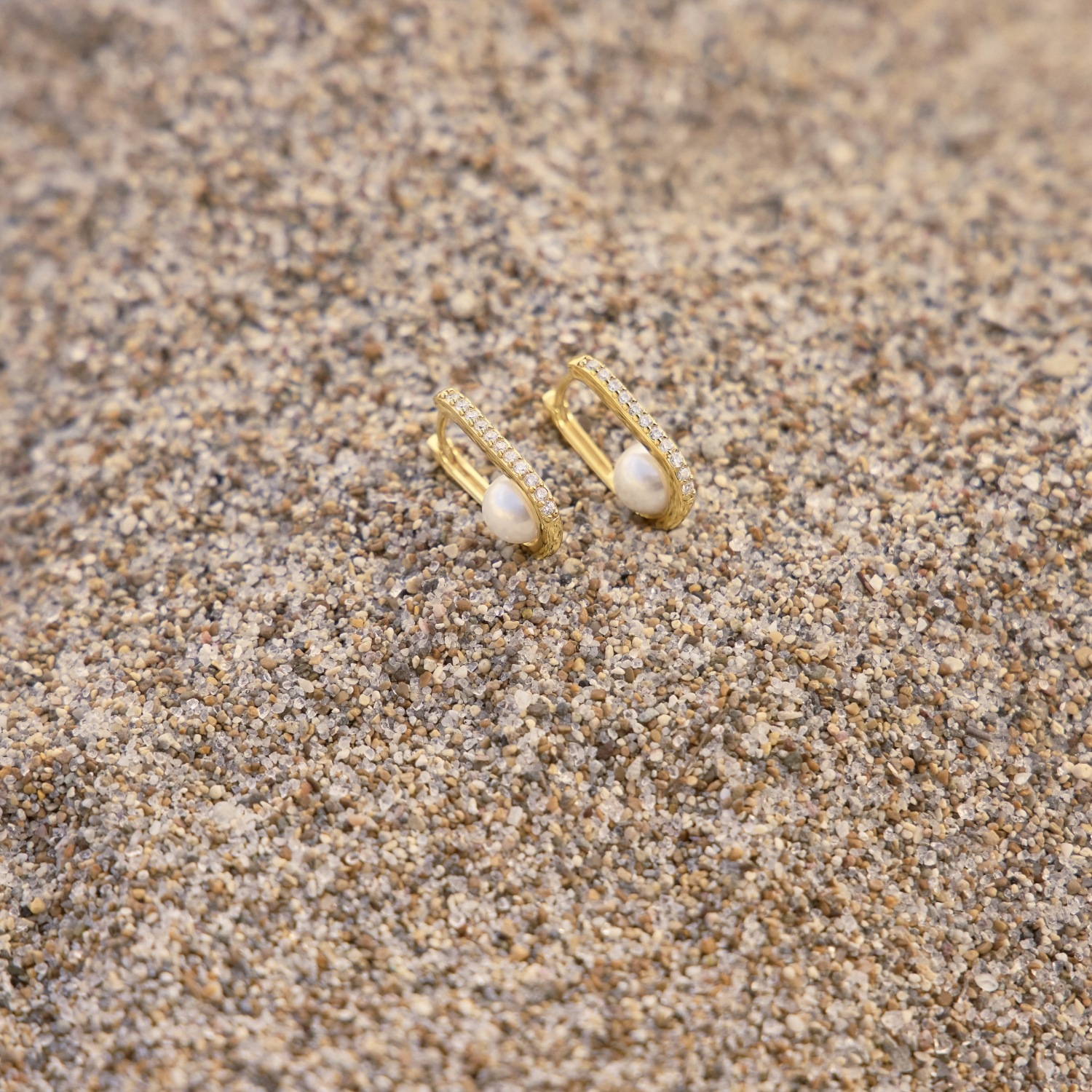 Amor Paar Creolen mit Zirkonia (synth.) und Muschelkernperle