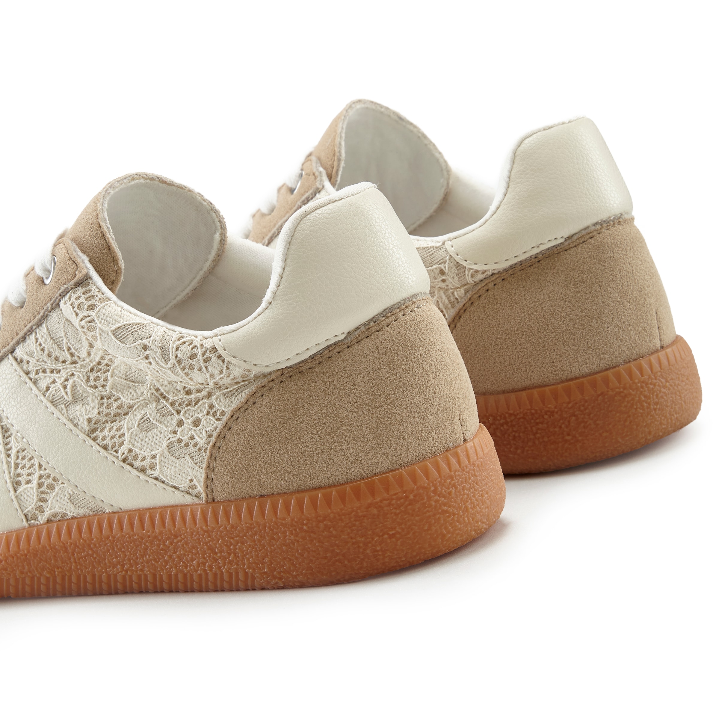 LASCANA Sneaker, Schnürhalbschuhe, Freizeitschuhe mit Spitzen-Einsatz