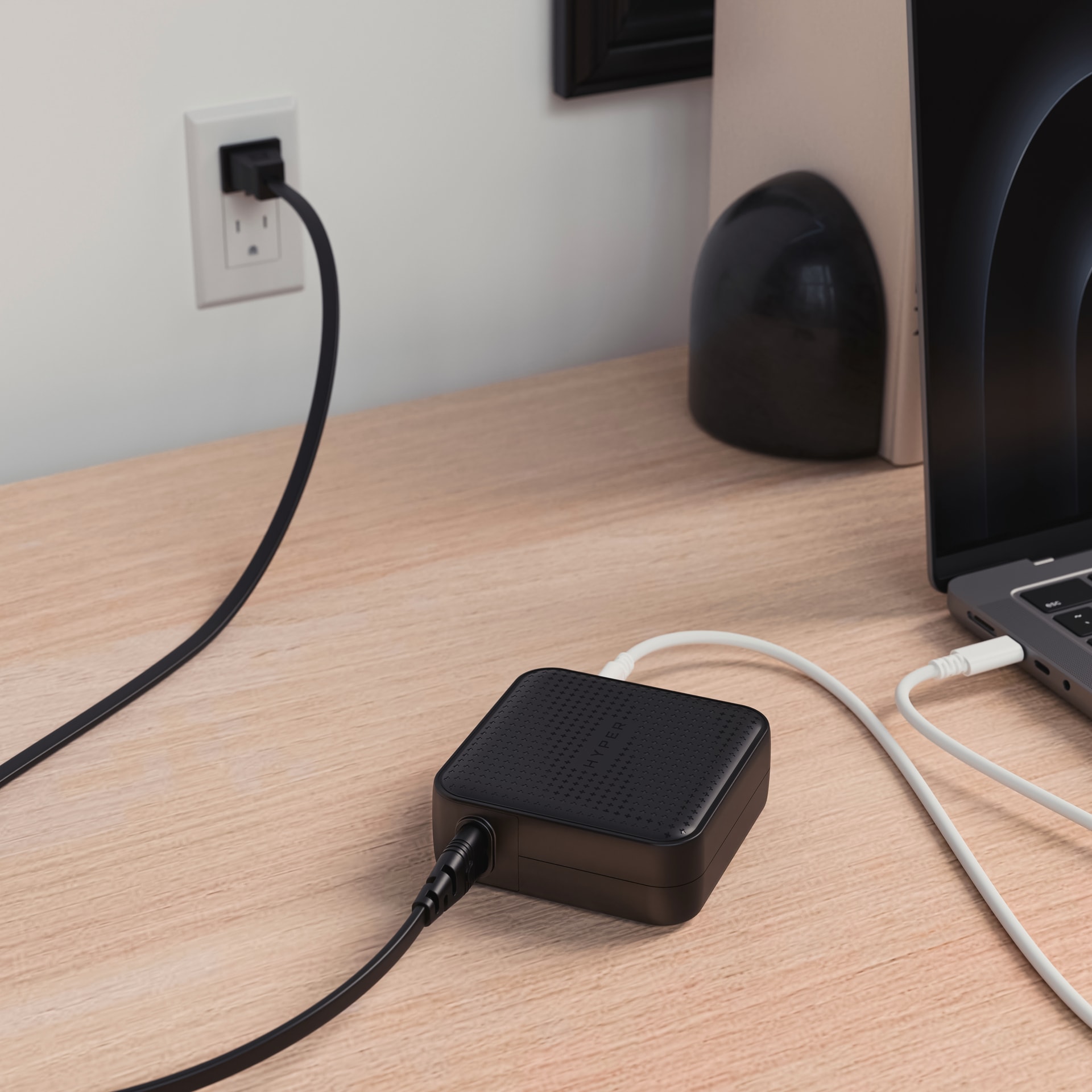 Targus Schnelllade-Gerät »HyperJuice 100W GaN Travel Charger 3x USB-C + 1x USB-A«