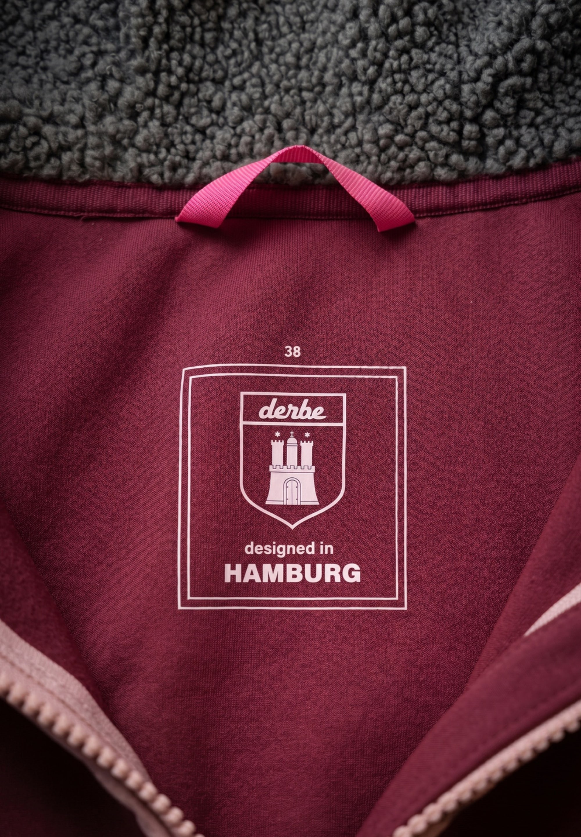 Derbe Fleecejacke »Kuschelby Colorblocking« Teddyfleece, Colorblocking, Kapuze, Reißverschlusstaschen