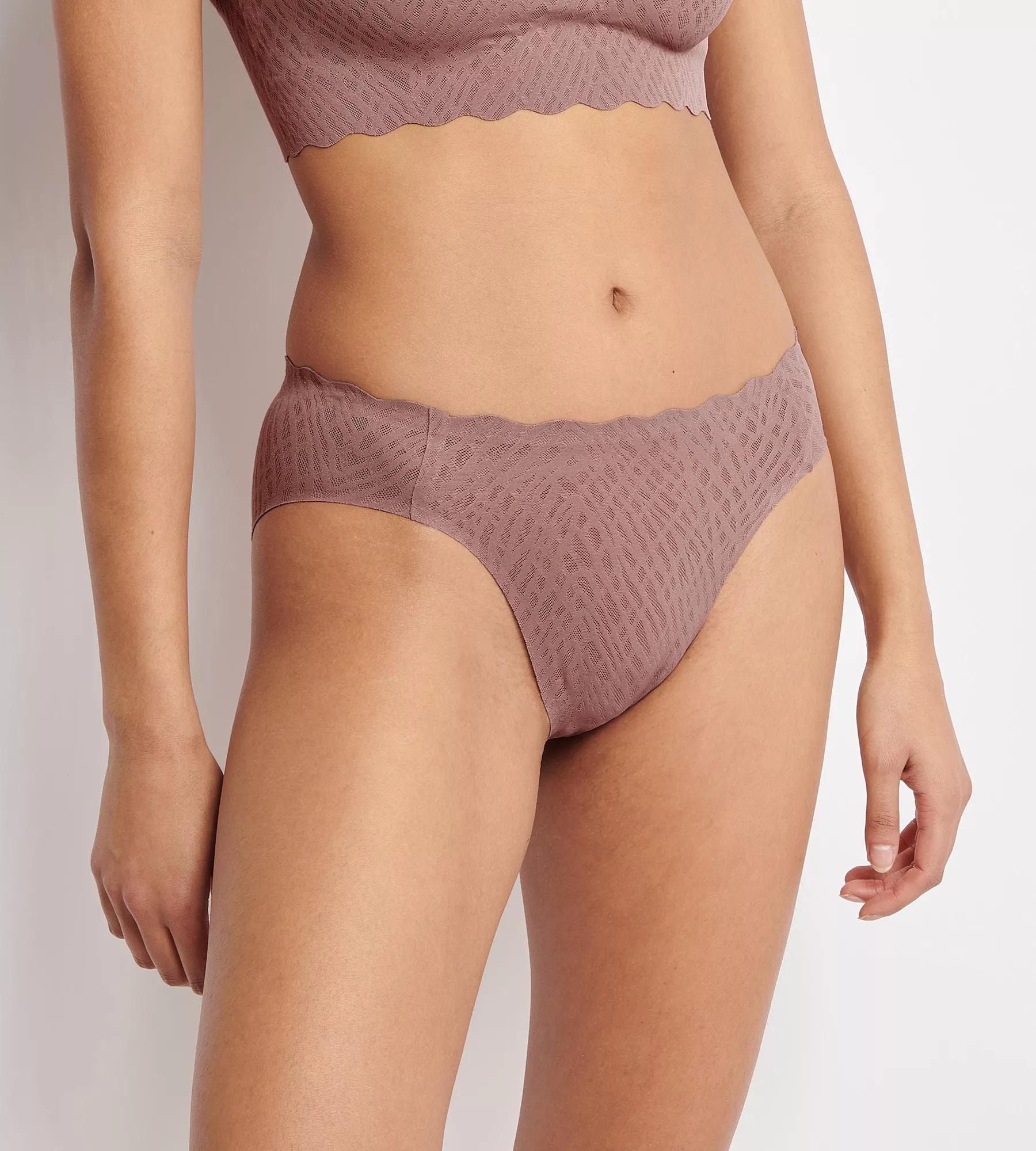 sloggi Slip »ZERO Feel Bliss« unsichtbar, mit Spitzenoptik, mit hohem Beinausschnitt