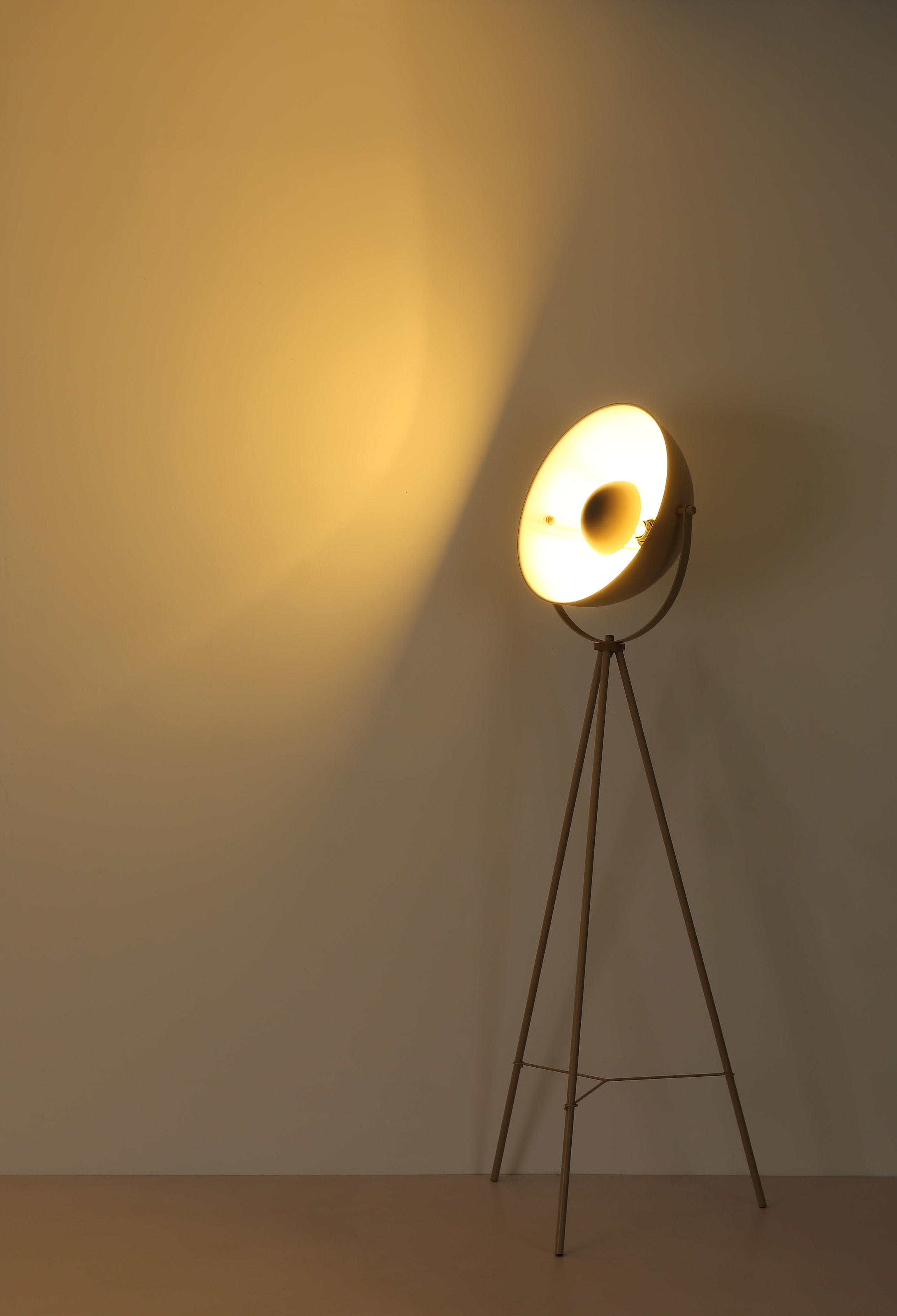 my home Stehlampe »Ciel« E27 1 Stk. warmweiß - kaltweiß E27, Stehleuchte sandfarben, indirektes Licht, standfestes Dreibein