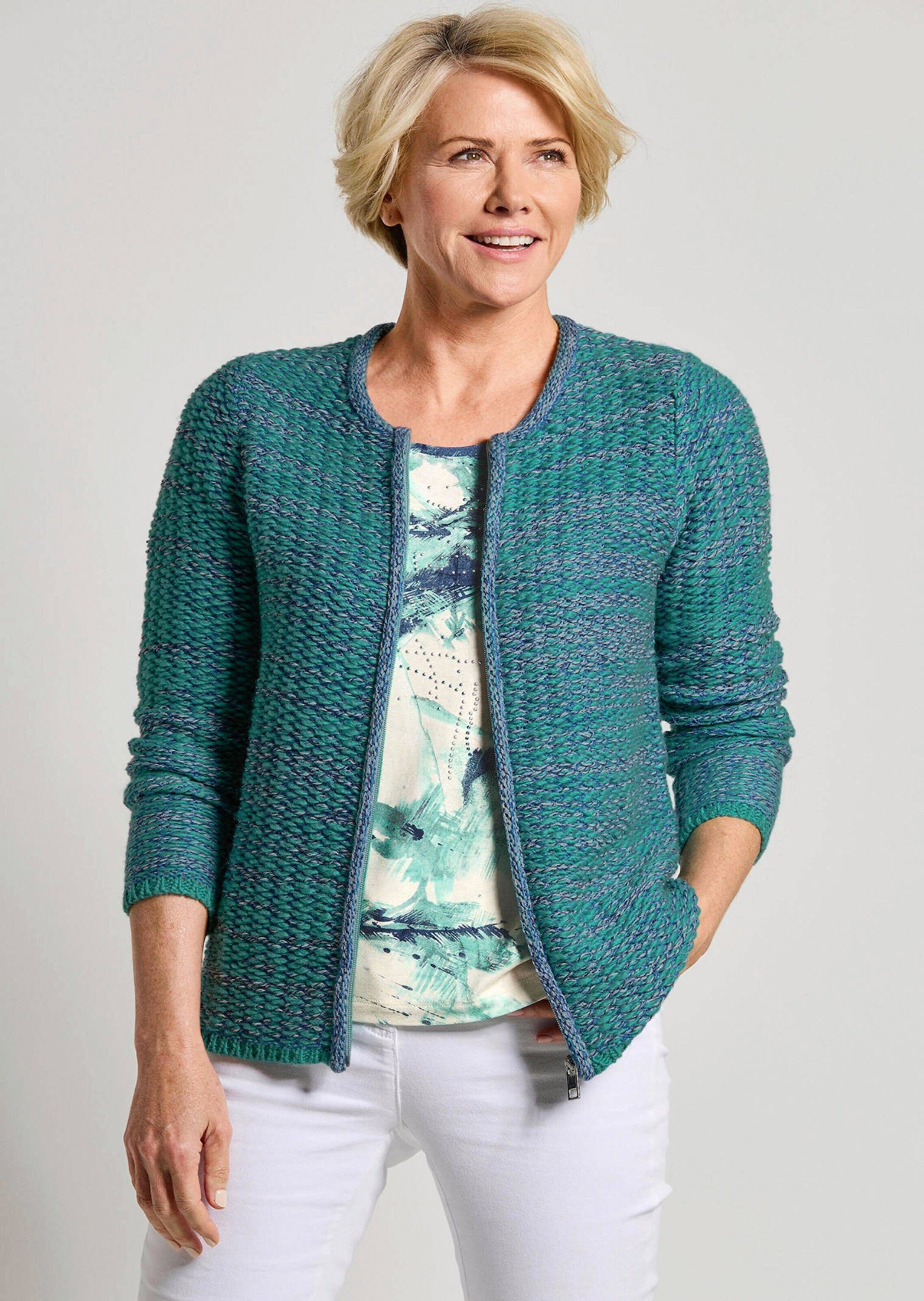 Strickjacke GOLDNER "Kurzgröße Strukturjacke mit Rollband", Damen, Gr. 22, blau (türkis, gemustert), Obermaterial: 100% Polyacryl PAN., gerade, Strickjacken Strickjacke, dekoratives Rollbändchen am RV 3