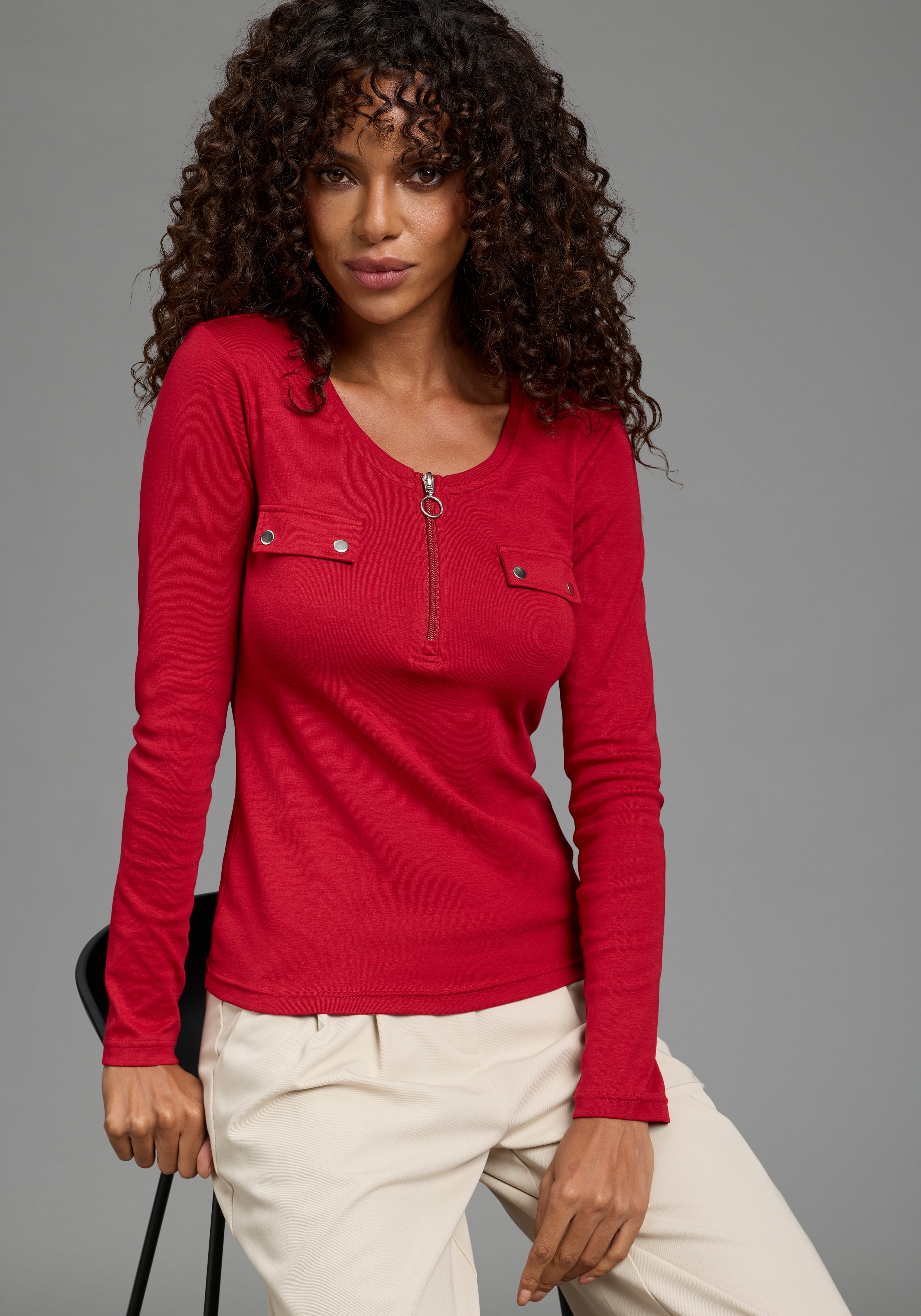 Bruno Banani Longsleeve mit Rundhalsausschnitt, figurbetonte Passform, hüftbedeckende Länge