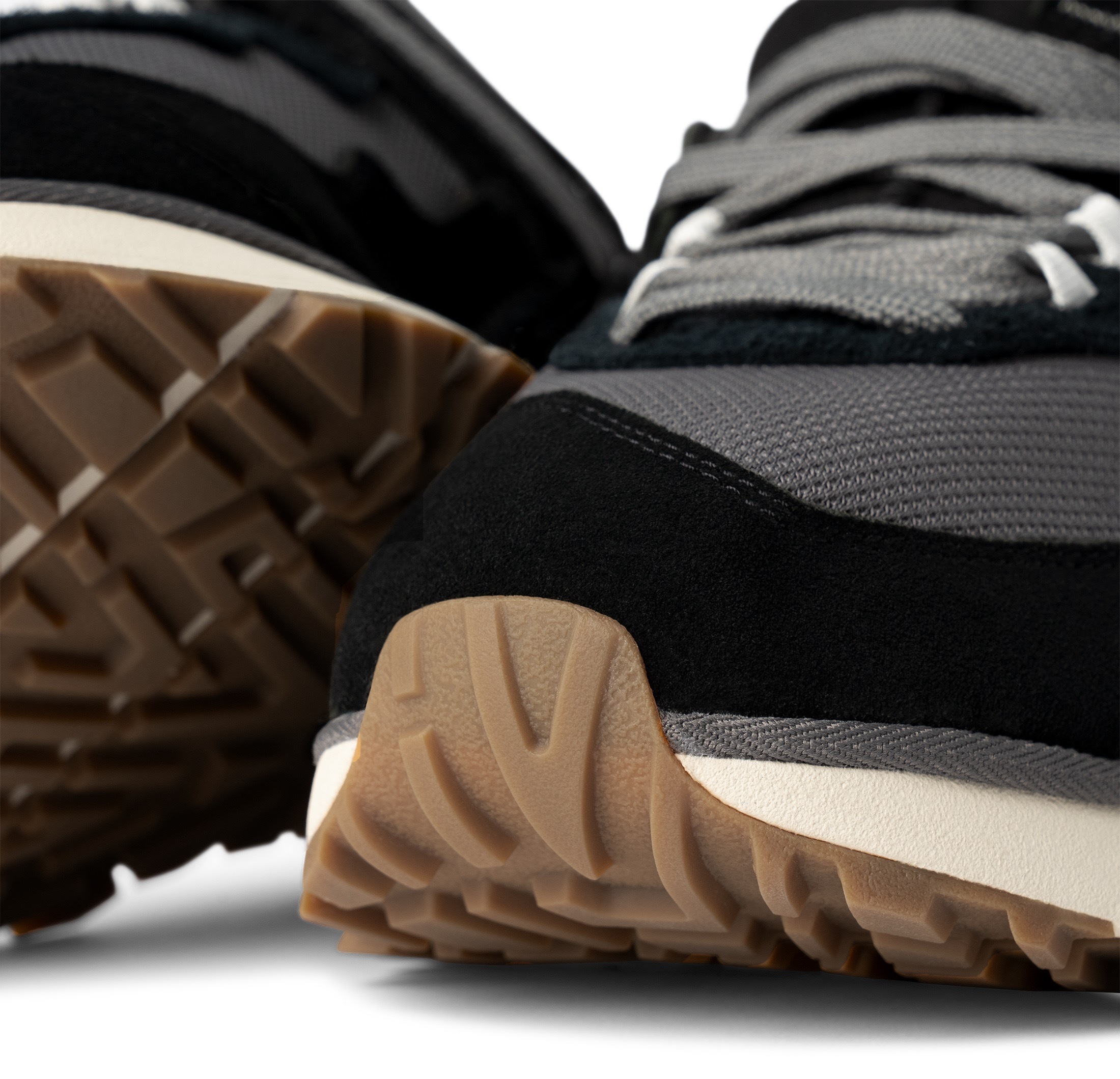 UGG Sportbačiai »RETROFI LOW« Sportbačiai platforminiu padu Chunky Sportbačiai Suvarstomi batai su minkštas įdėklai į batus