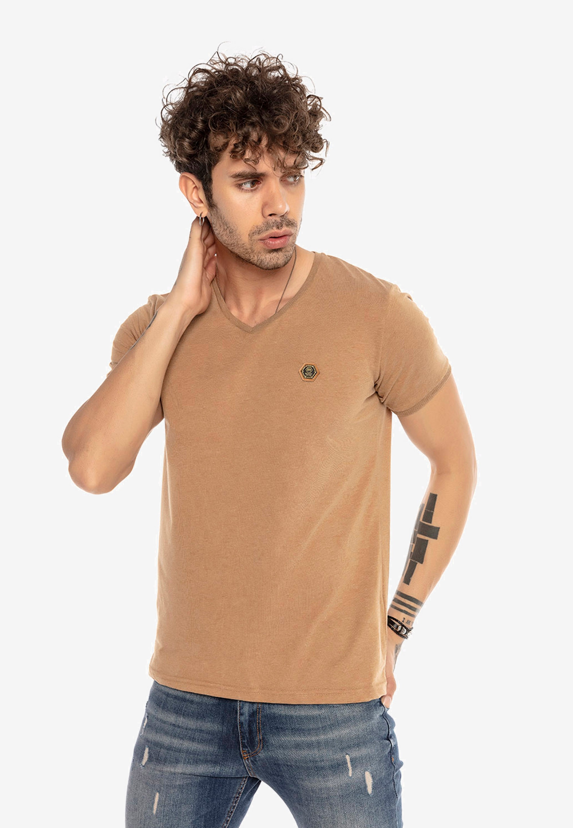 RedBridge T-Shirt »Torrance«, mit dezentem Logo-Patch