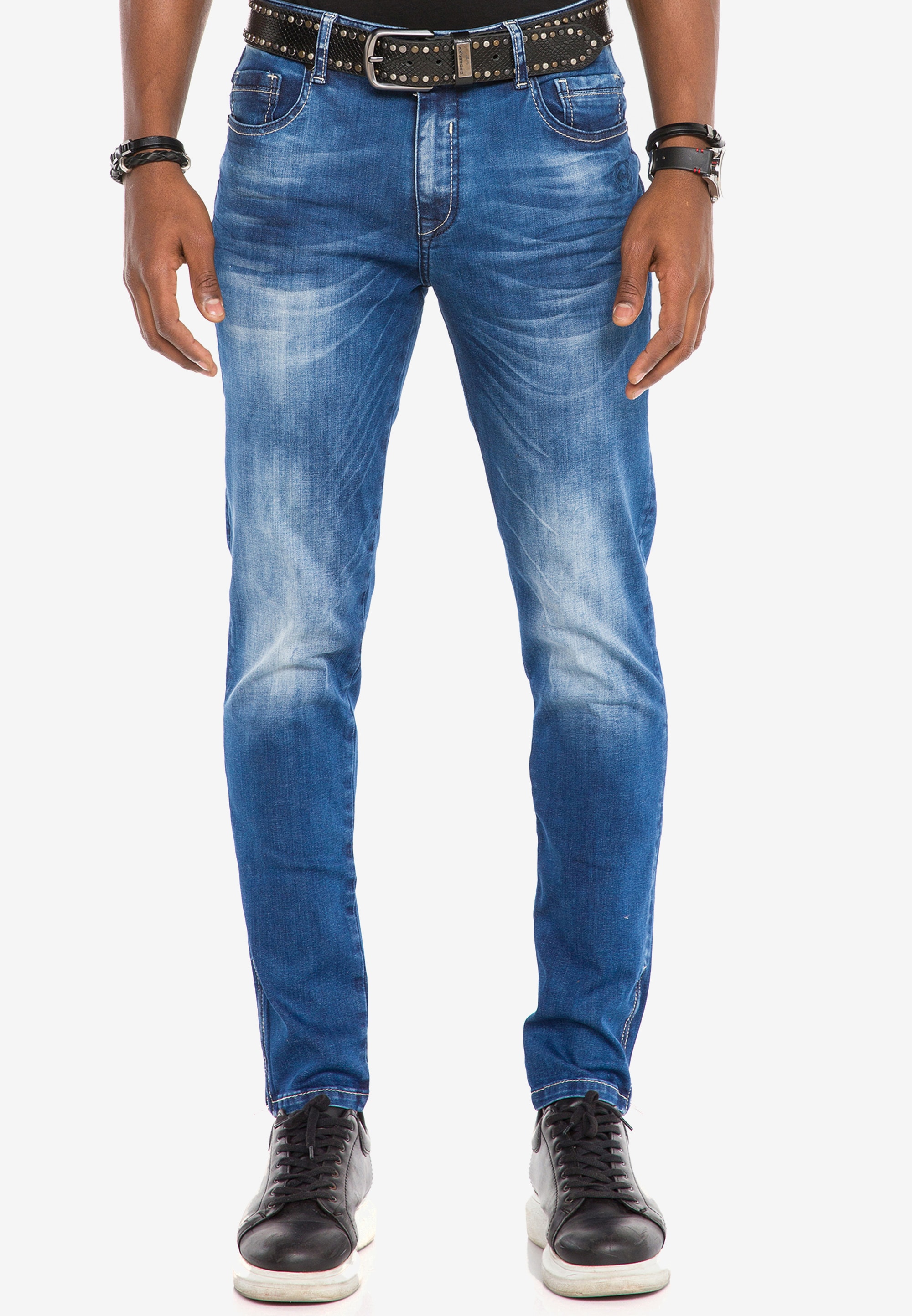Slim-fit-Jeans, mit cooler Waschung in Straight Fit