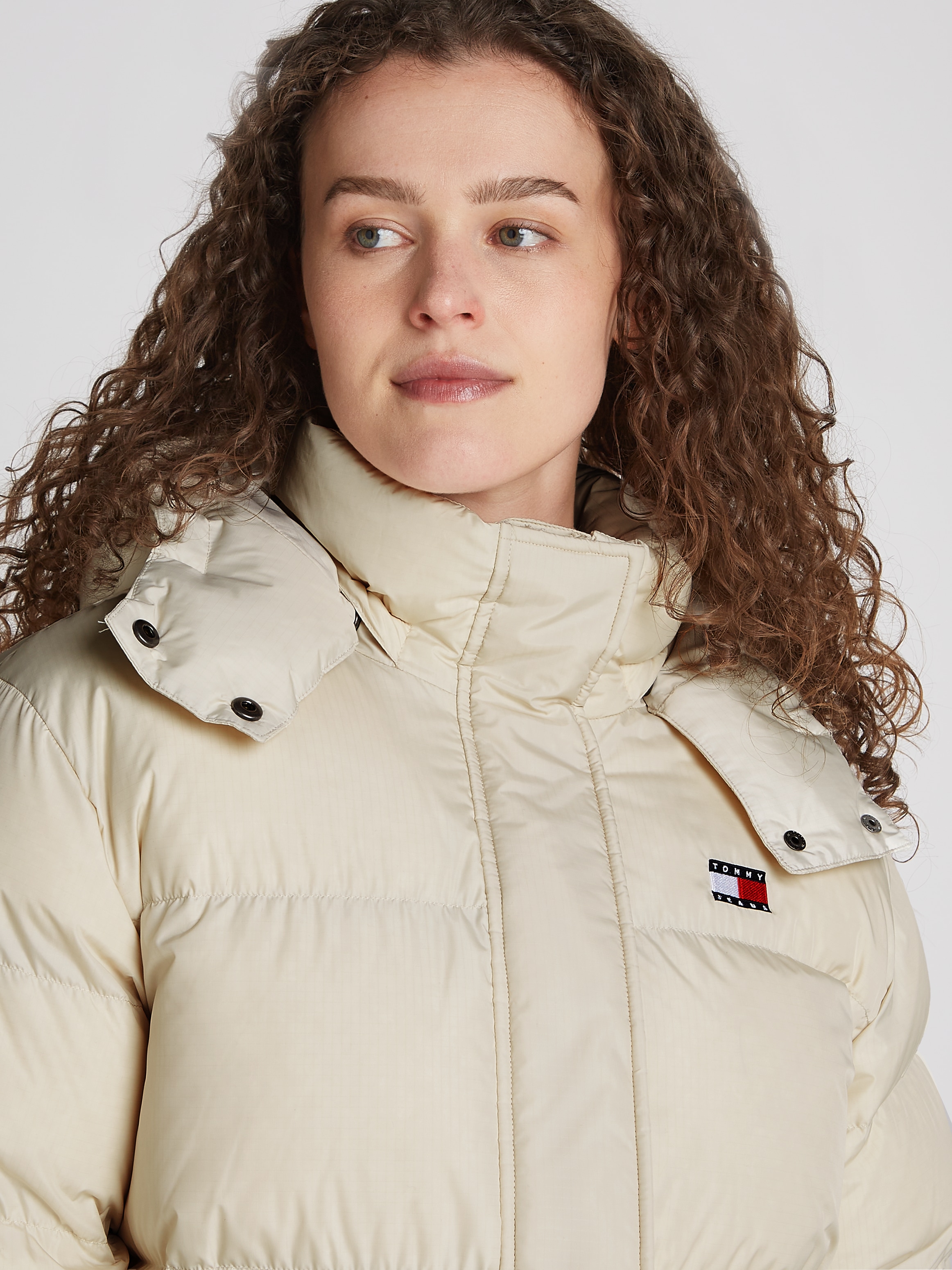 Tommy Jeans Steppmantel »TJW ALASKA LONG PUFFER EXT«, mit Logostickerei