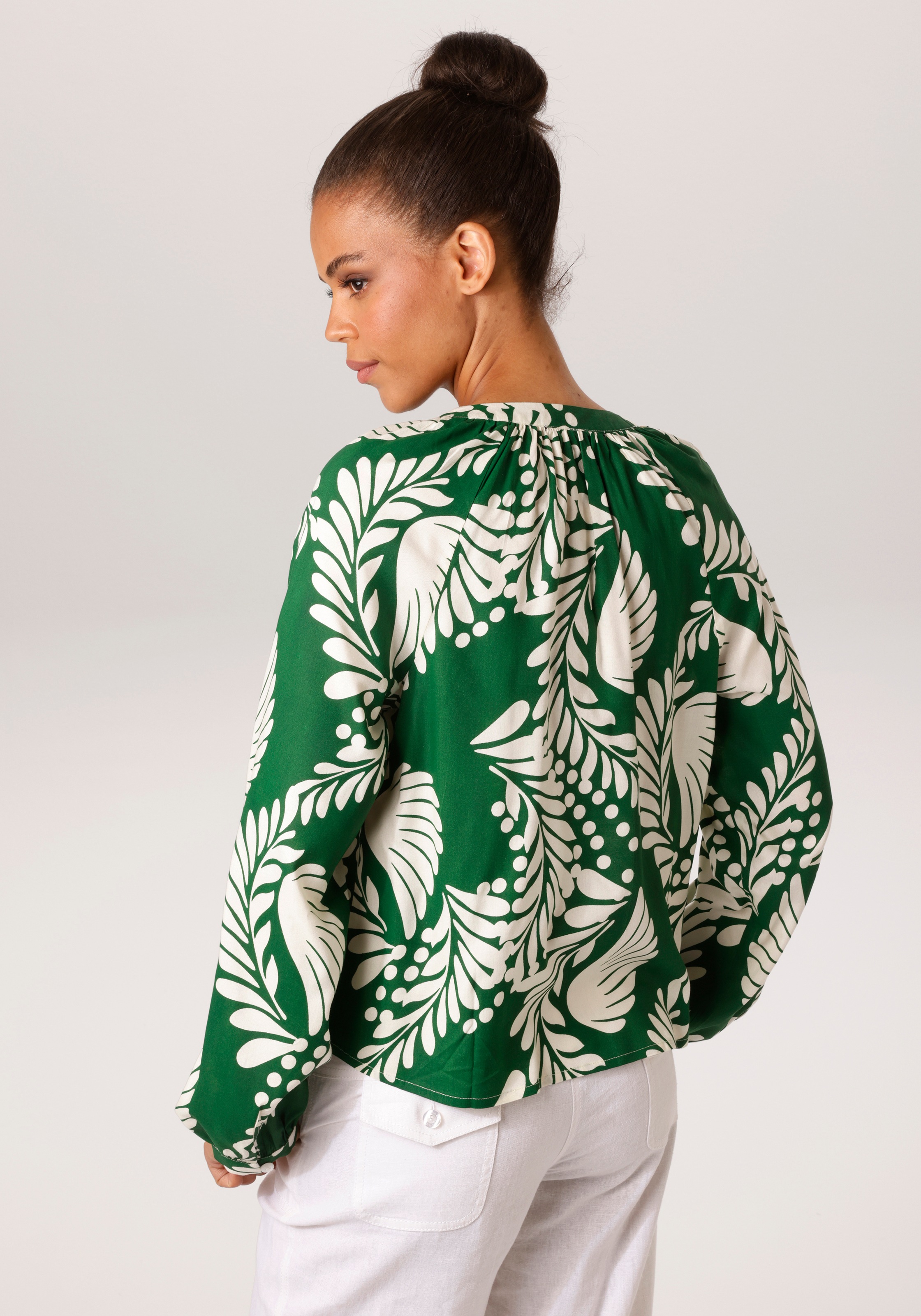 Aniston CASUAL Schlupfbluse mit großflächigen, grafischen Blättern bedruckt günstig online kaufen