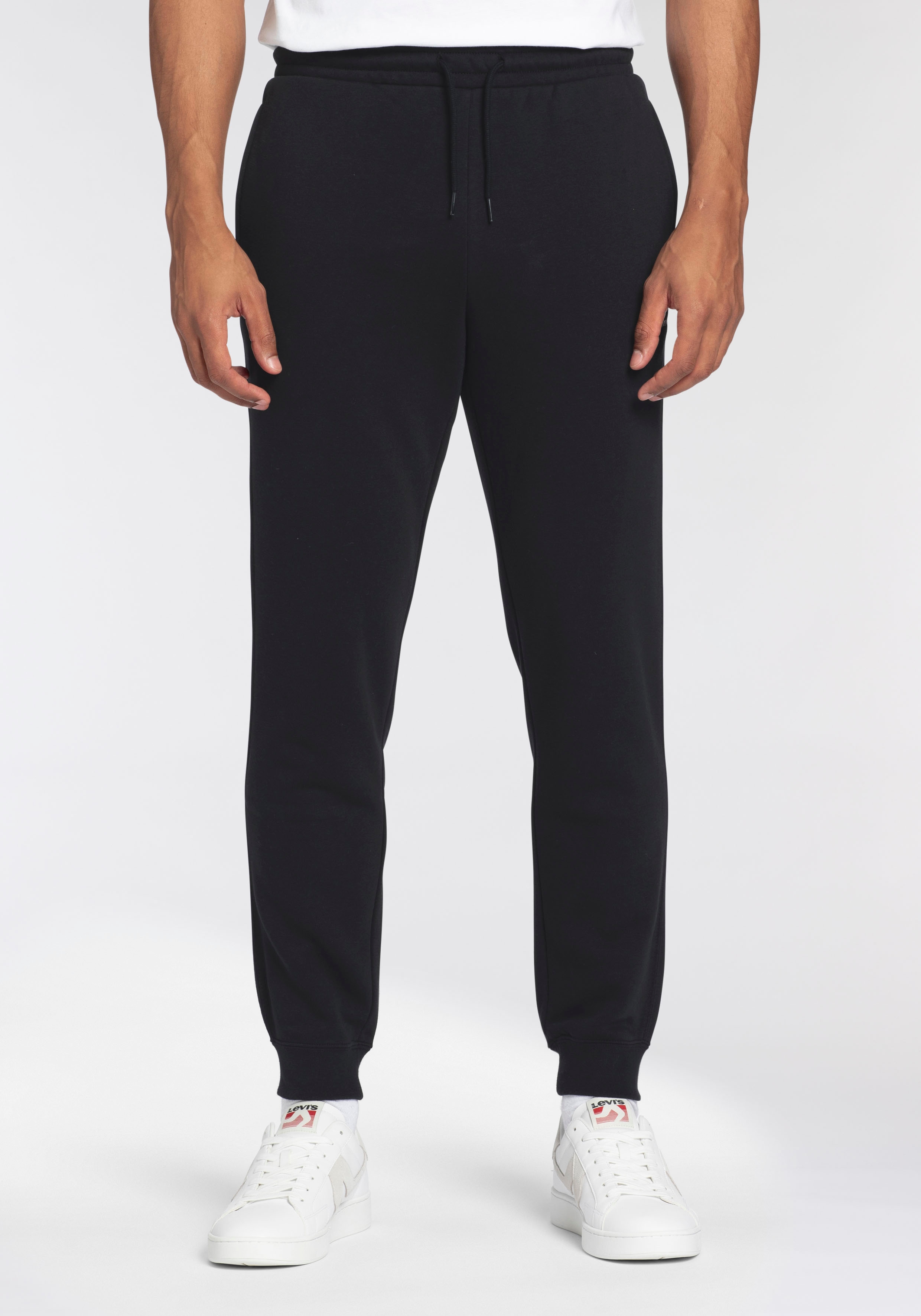 Converse Jogginghose "GO-TO EMBROIDERED STAR CHEVRON BRUSHED BACK FLEECE SWEATPANT" mit Eingrifftaschen, aus Baumwolle und Polyester