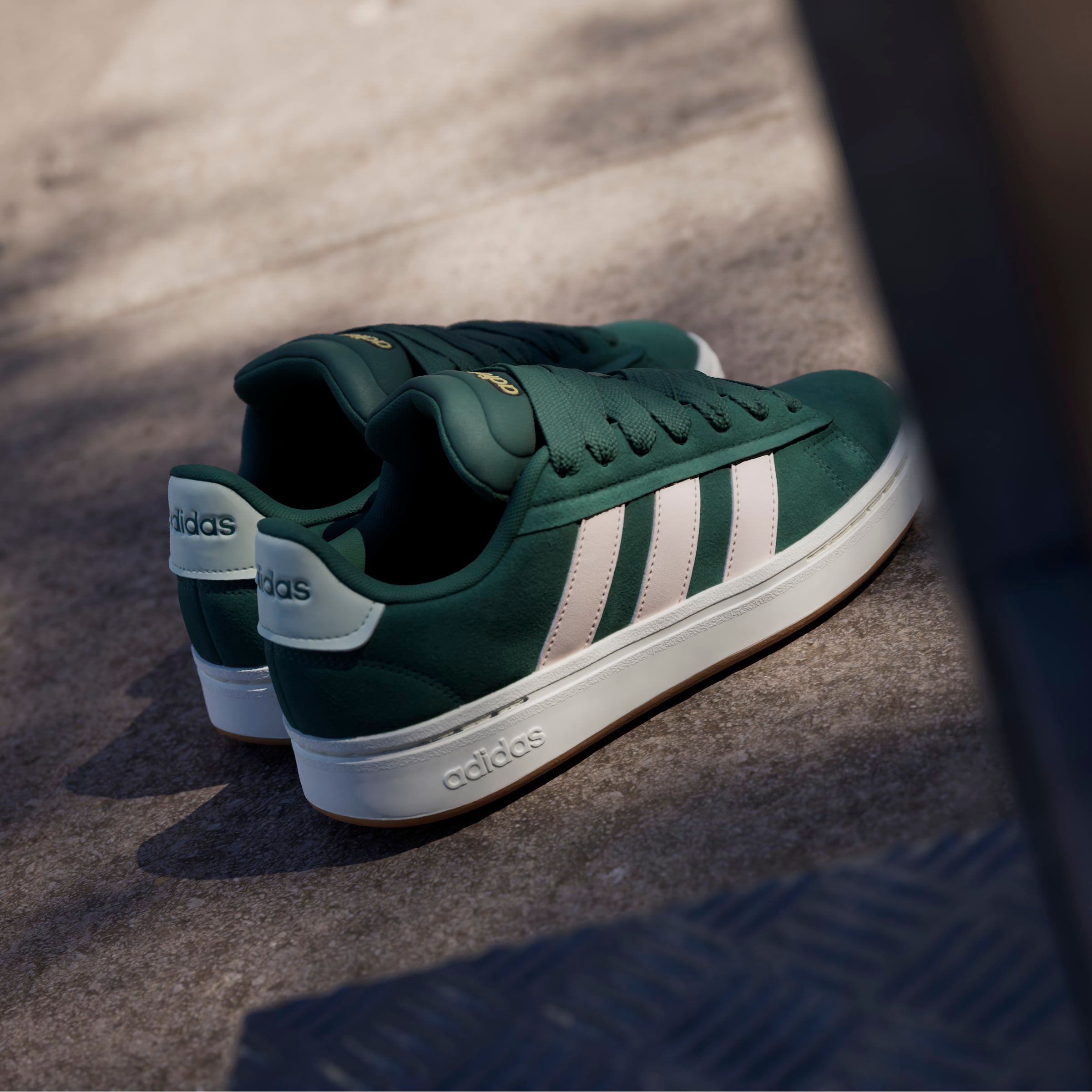 adidas Sportswear Sneaker »GRAND COURT ALPHA«  Design inspiriert vom adidas Campus 00