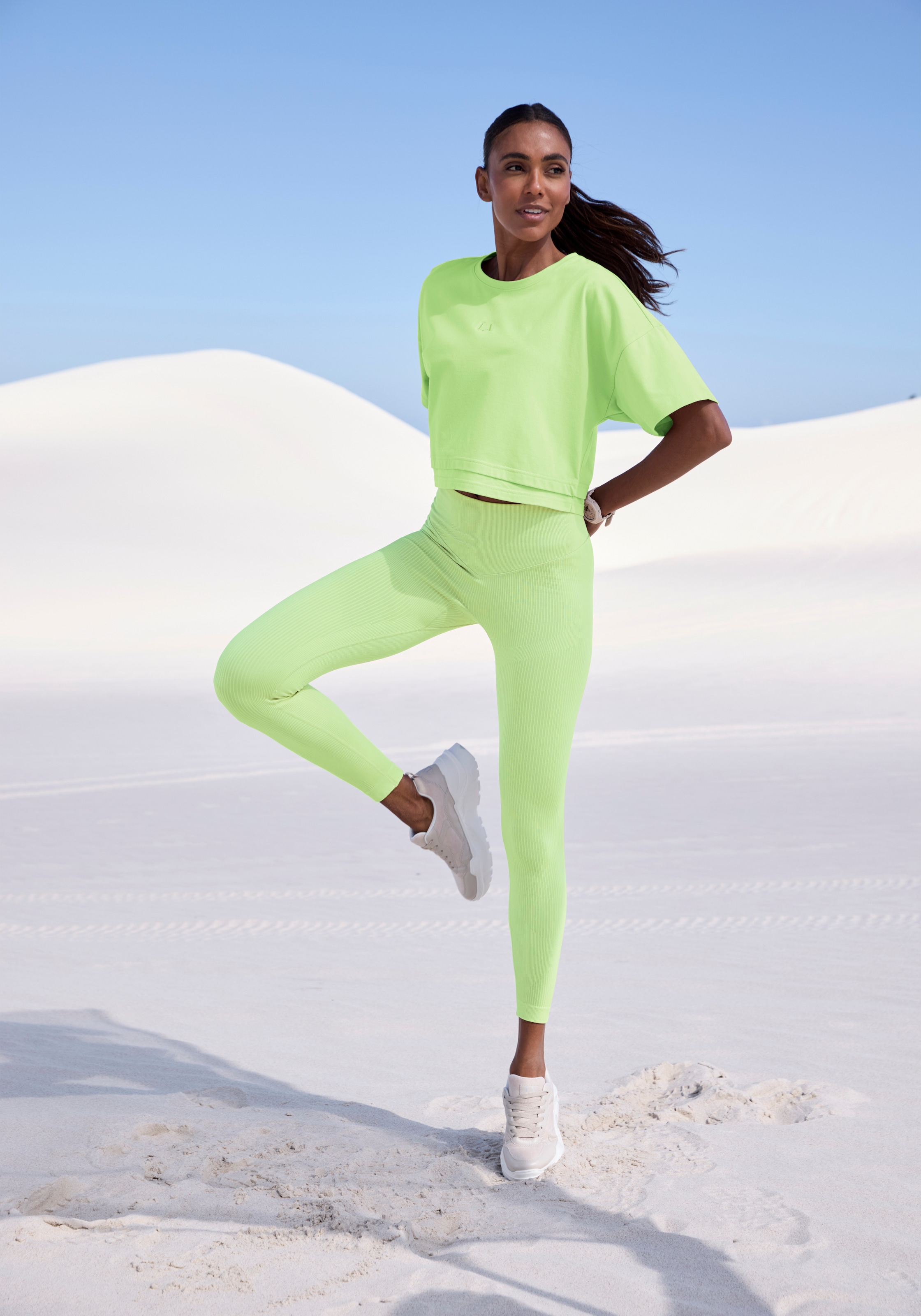 LASCANA Kurzarmshirt T-Shirt, weite Form mit Lagen-Look