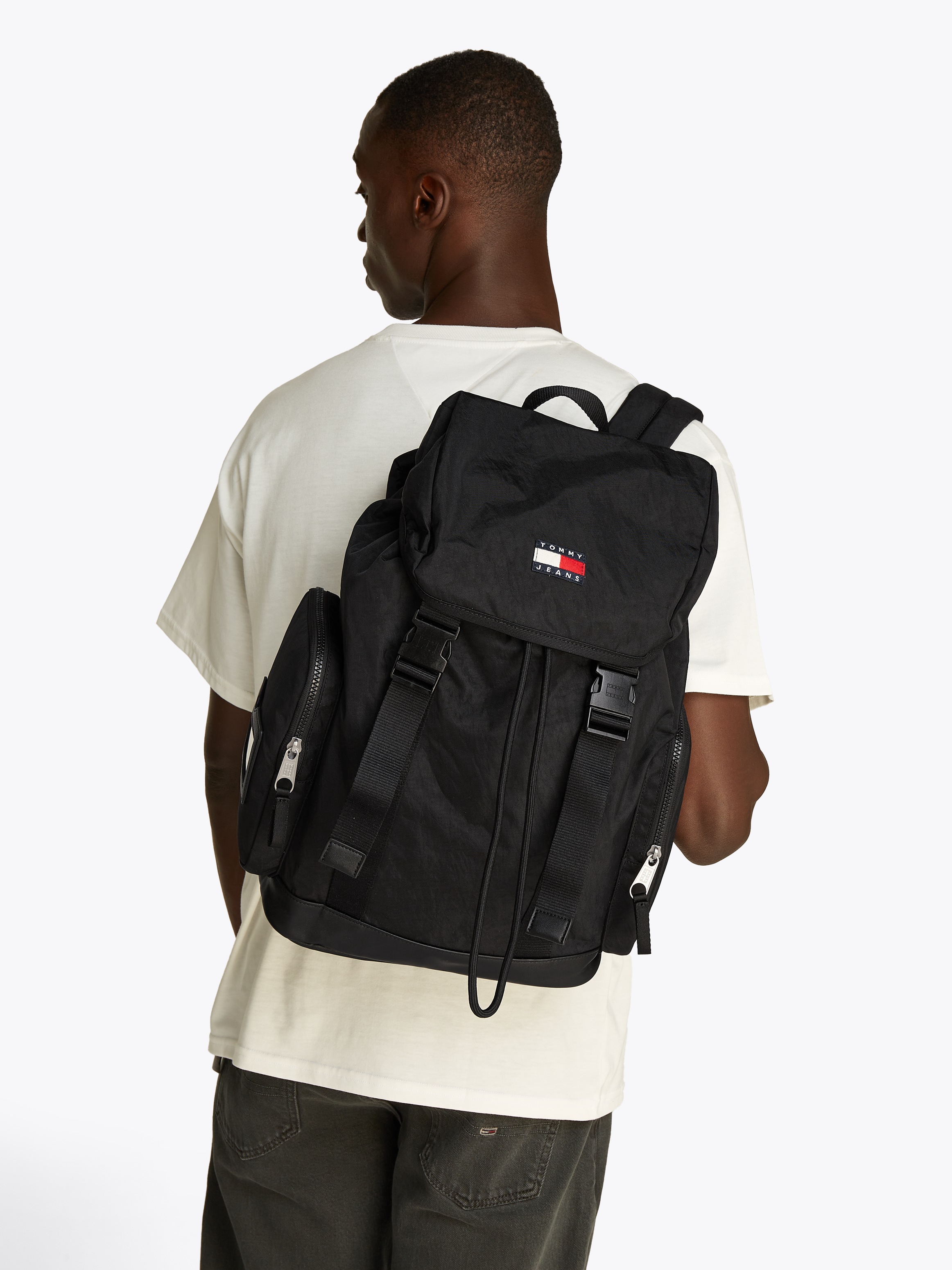 Tommy Jeans Freizeitrucksack »TJM DAILY ELEVATED FLAP BACKPACK«, Men Travelbag, Outdoor-Rucksack, Reiserucksack mit Klickverschluss