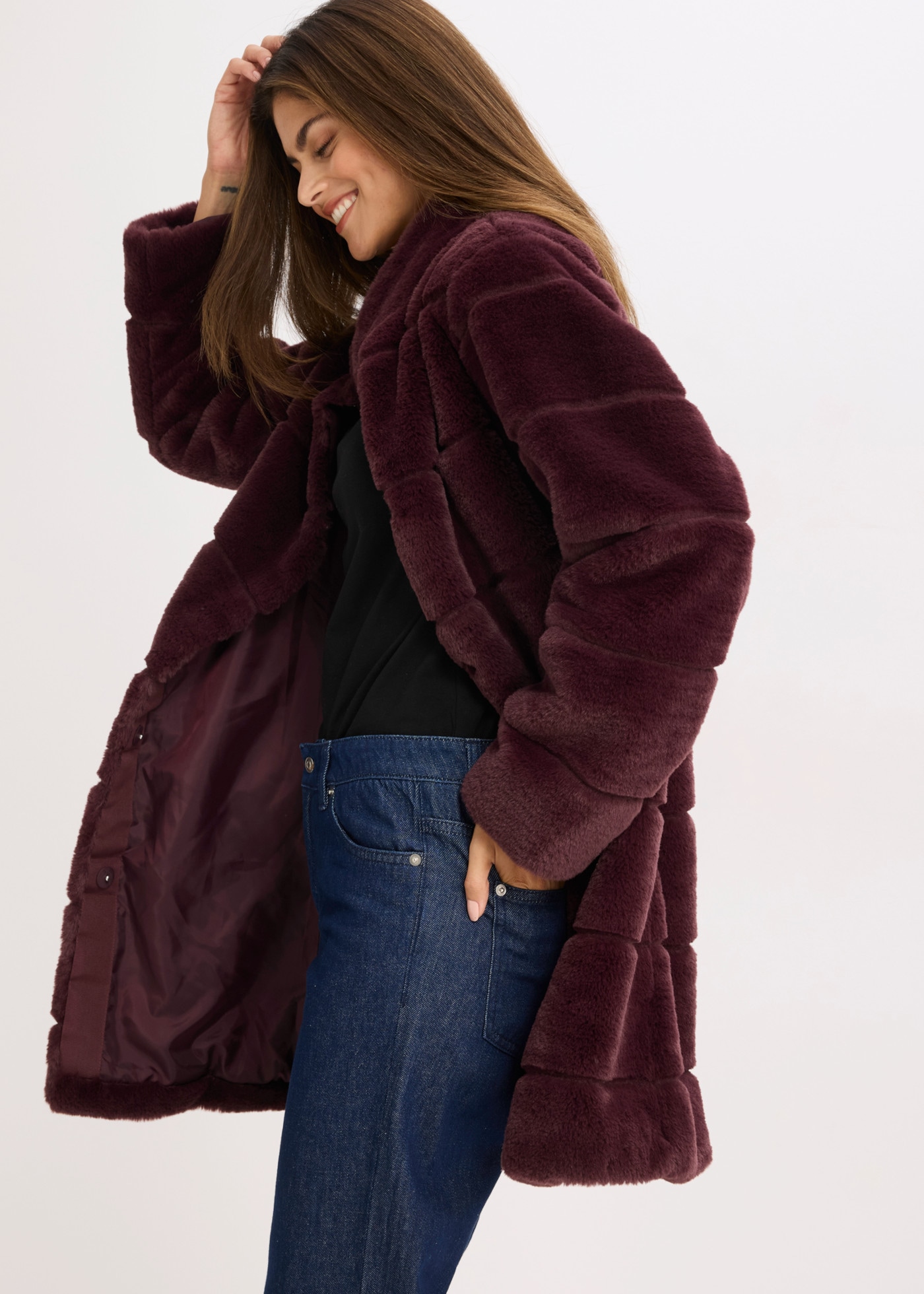 bonprix Fellimitatmantel aus hochwertigem Kunstfell, Loose Fit, mit Stehkragen