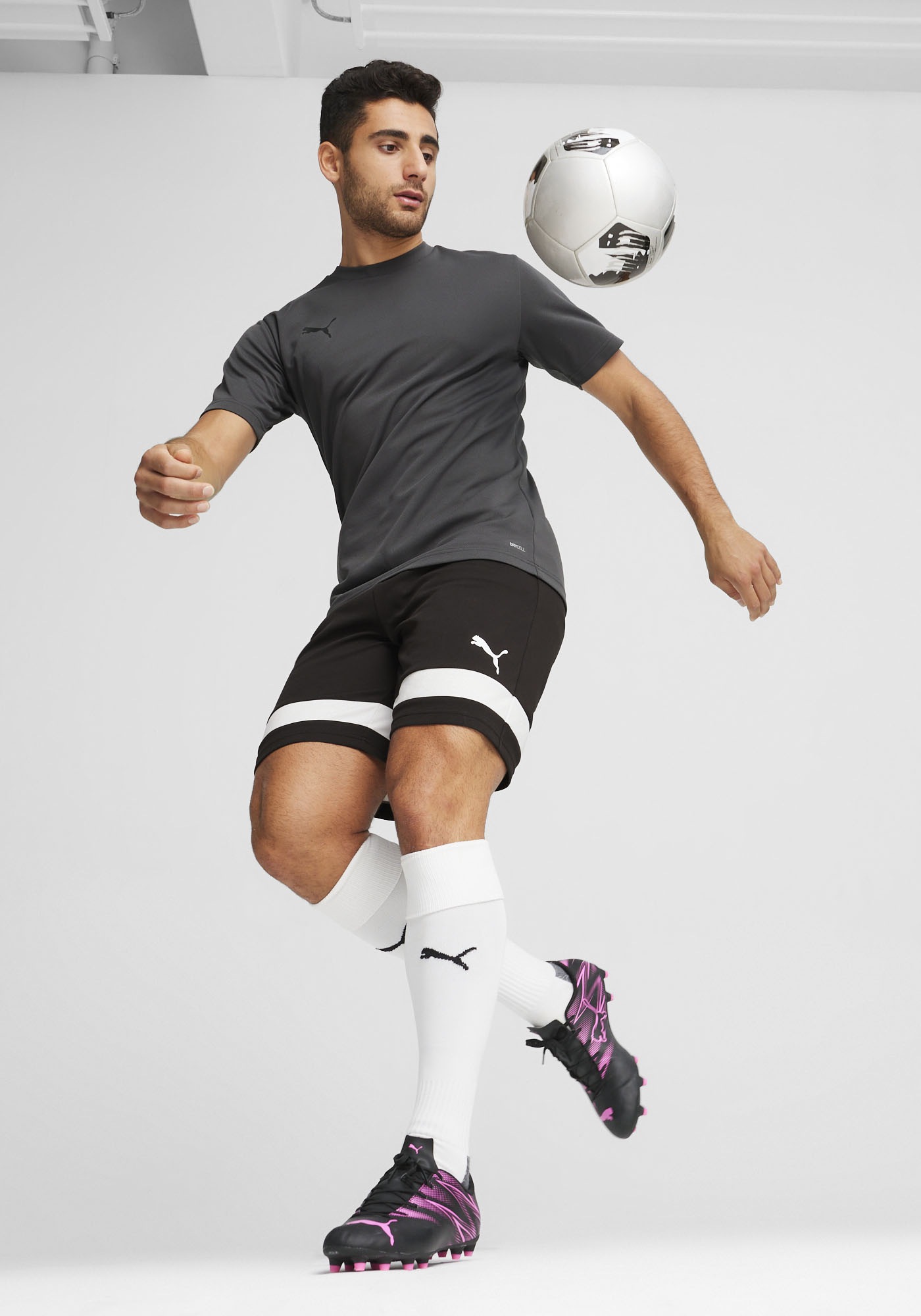 PUMA Trainingsshorts »INDIVIDUALRISE SHORTS«  mit atmungsaktiven Mesh-Einsätzen, feuchtigkeitsableitendes Material